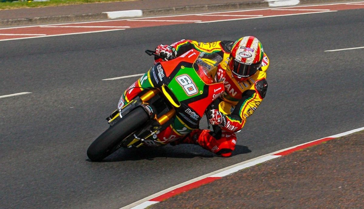 Peter Hickman logró ganar las dos carreras de Supertwin de la NW200 2024 Peter Hickman logró ganar las dos carreras de Supertwin de la NW200 2024