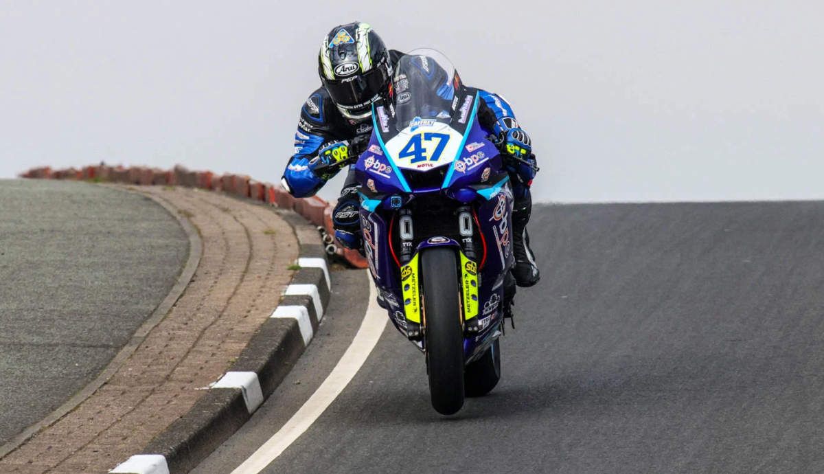 Richard Cooper aprovechó el caos en Supersport para no irse de vacío de la NW200 2024 Richard Cooper aprovechó el caos en Supersport para no irse de vacío de la NW200 2024