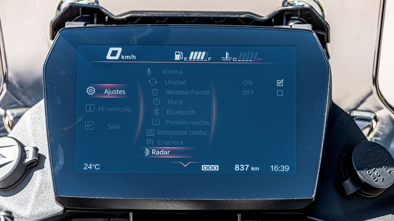 Voge 900 DSX 2024 (35)