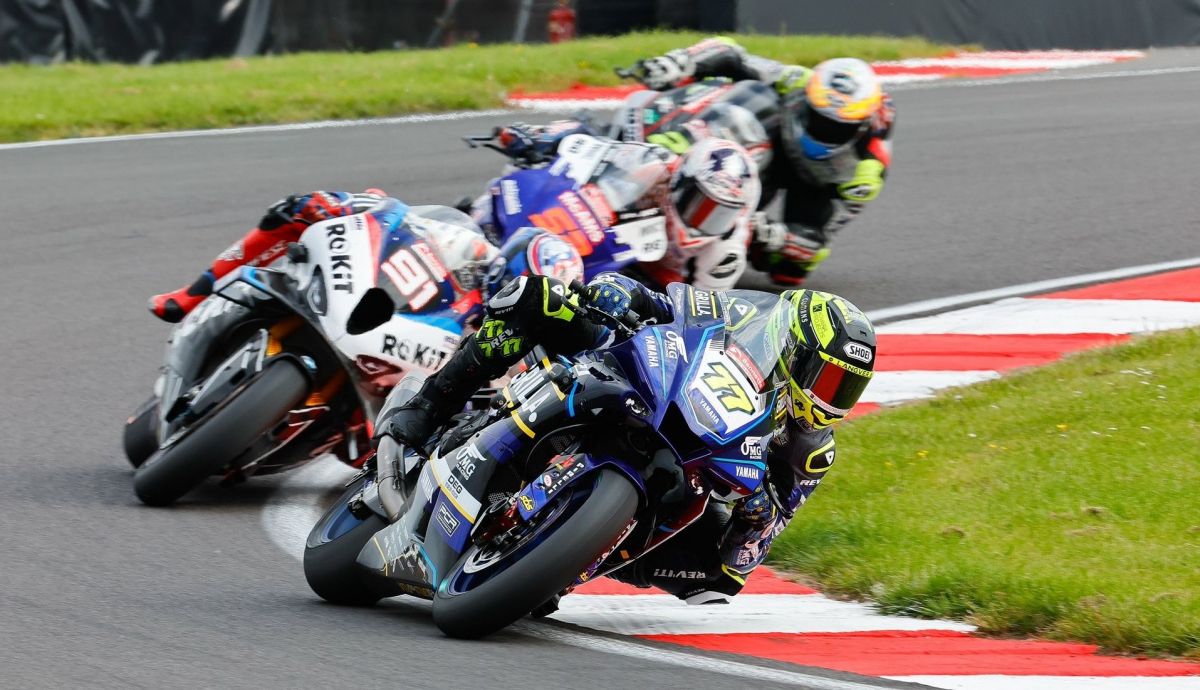 Kyle Ryde seguido por Leon Haslam, Danny Kent y Christian Iddon Kyle Ryde seguido por Leon Haslam, Danny Kent y Christian Iddon