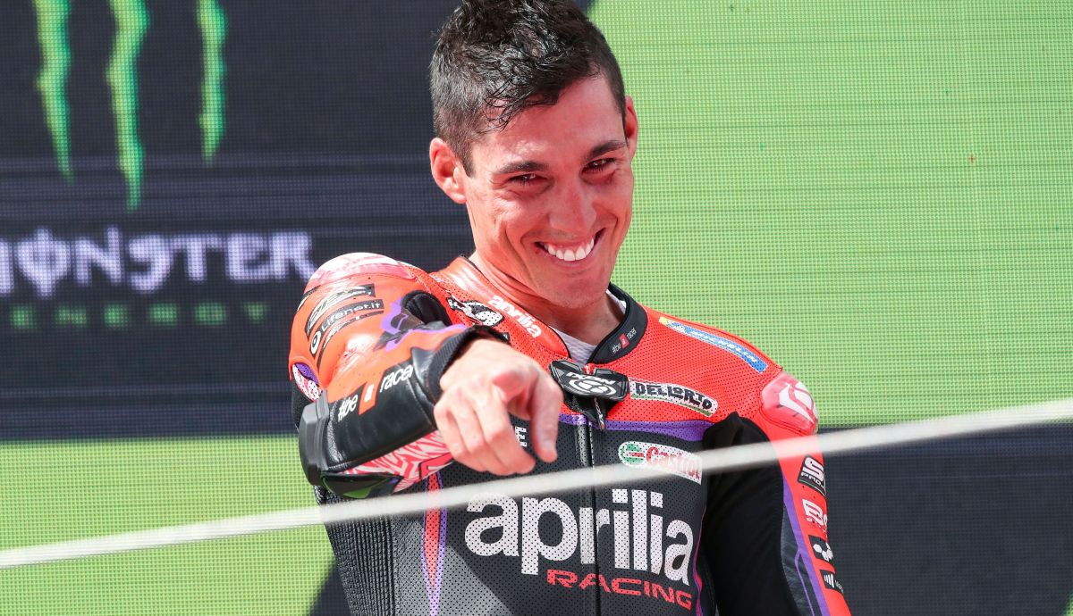 Aleix Espargaró festeja su victoria en la carrera de Catalunya de MotoGP 2023