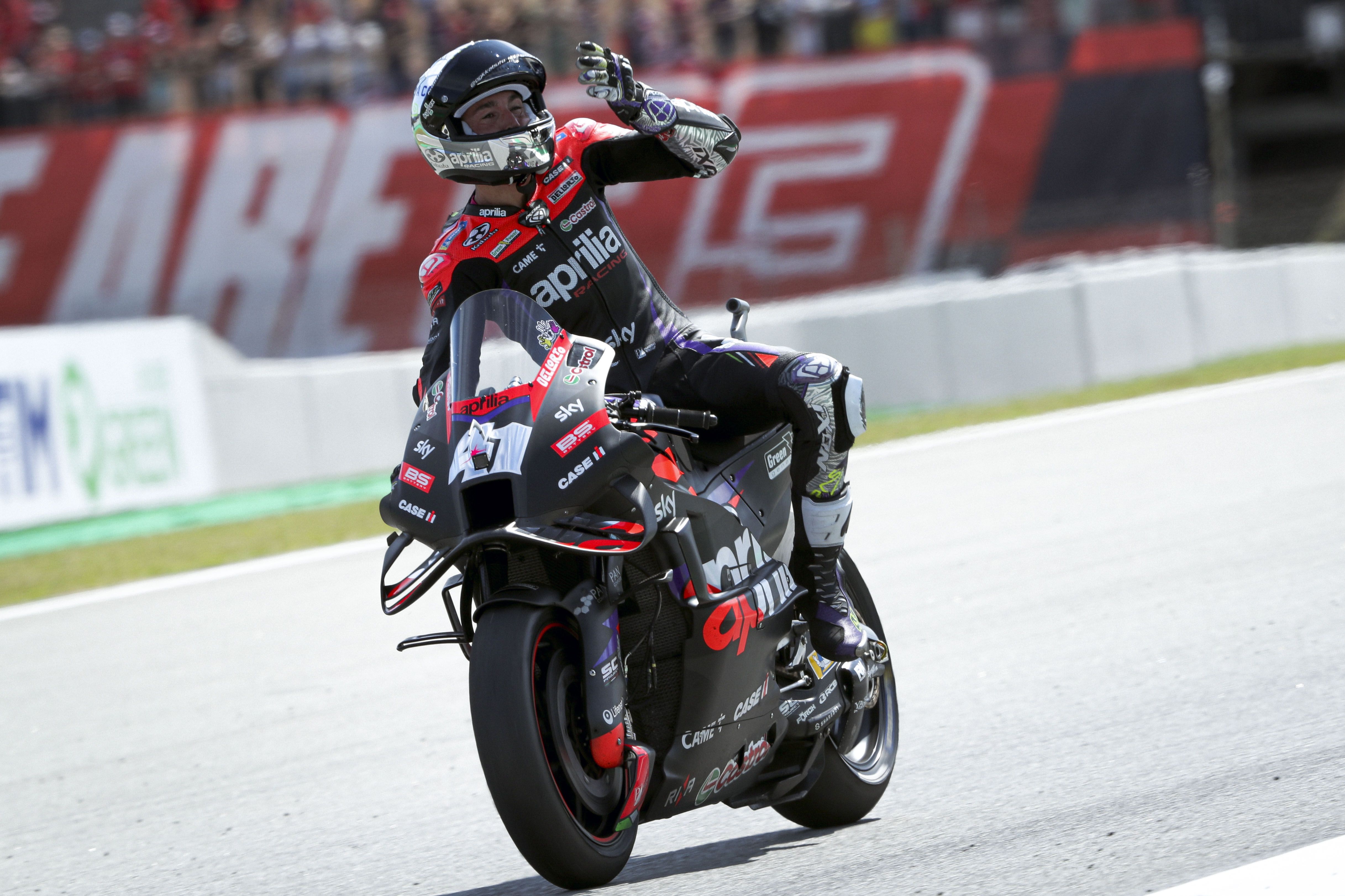 Aleix Espargaró logra una pole épica en Cataluña.