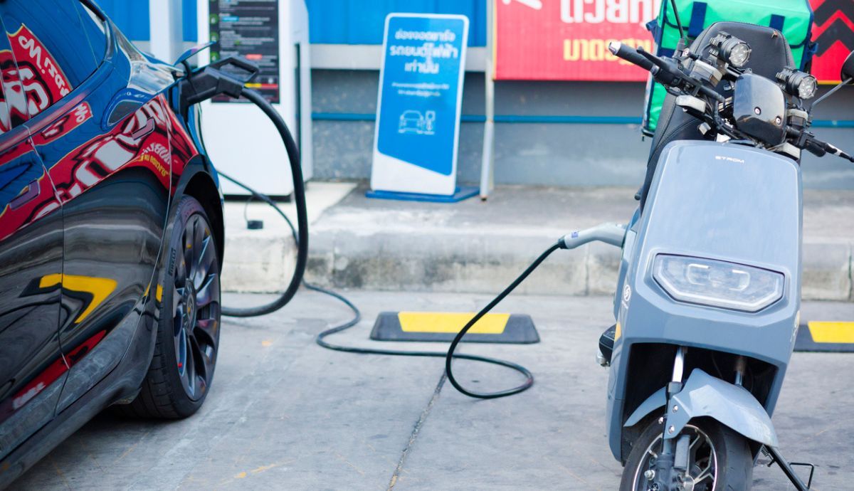 Moto eléctrica o coche eléctrico