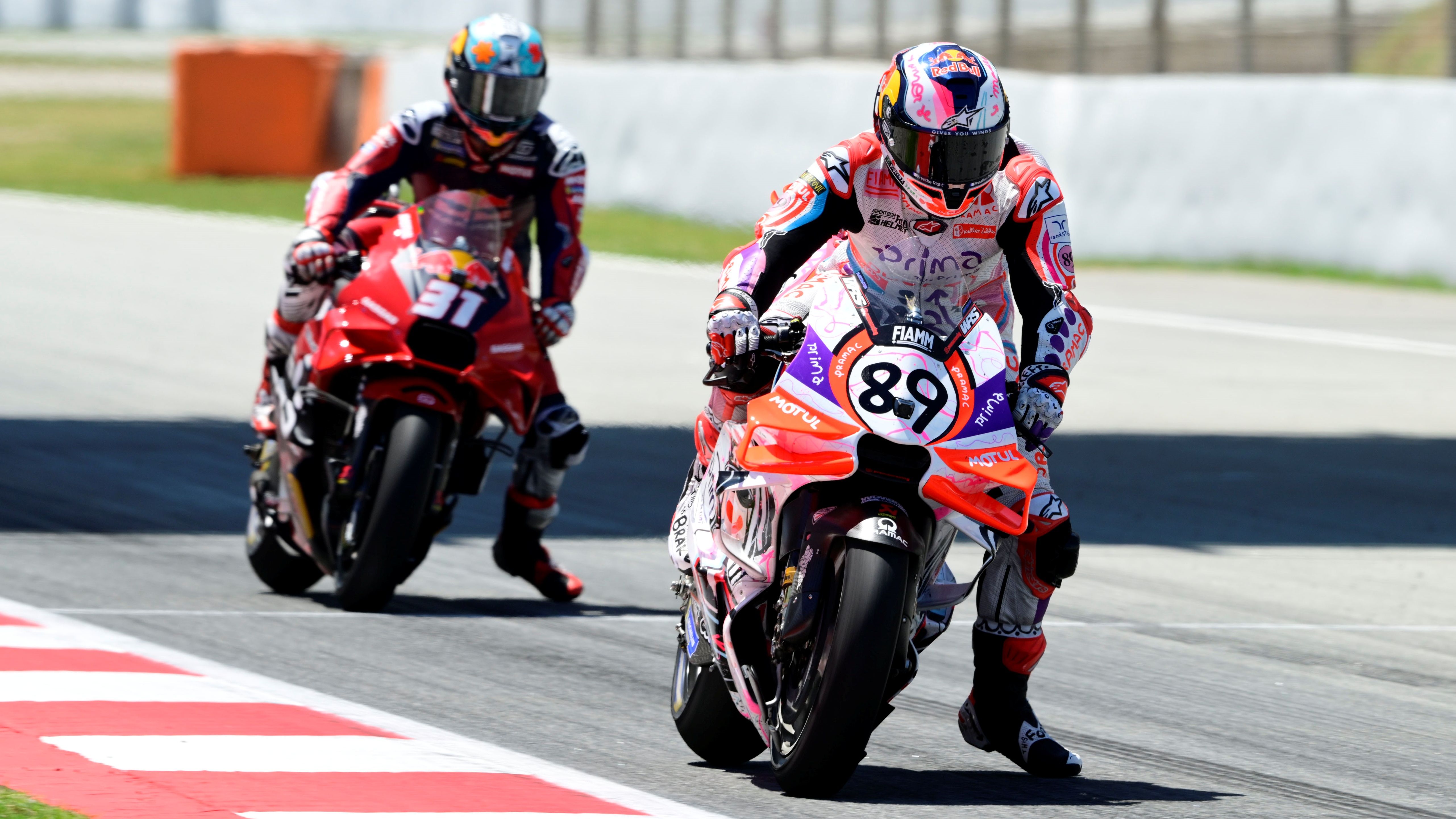 Jorge Martín frena delante de Pedro Acosta, MotoGP Catalunya 2024