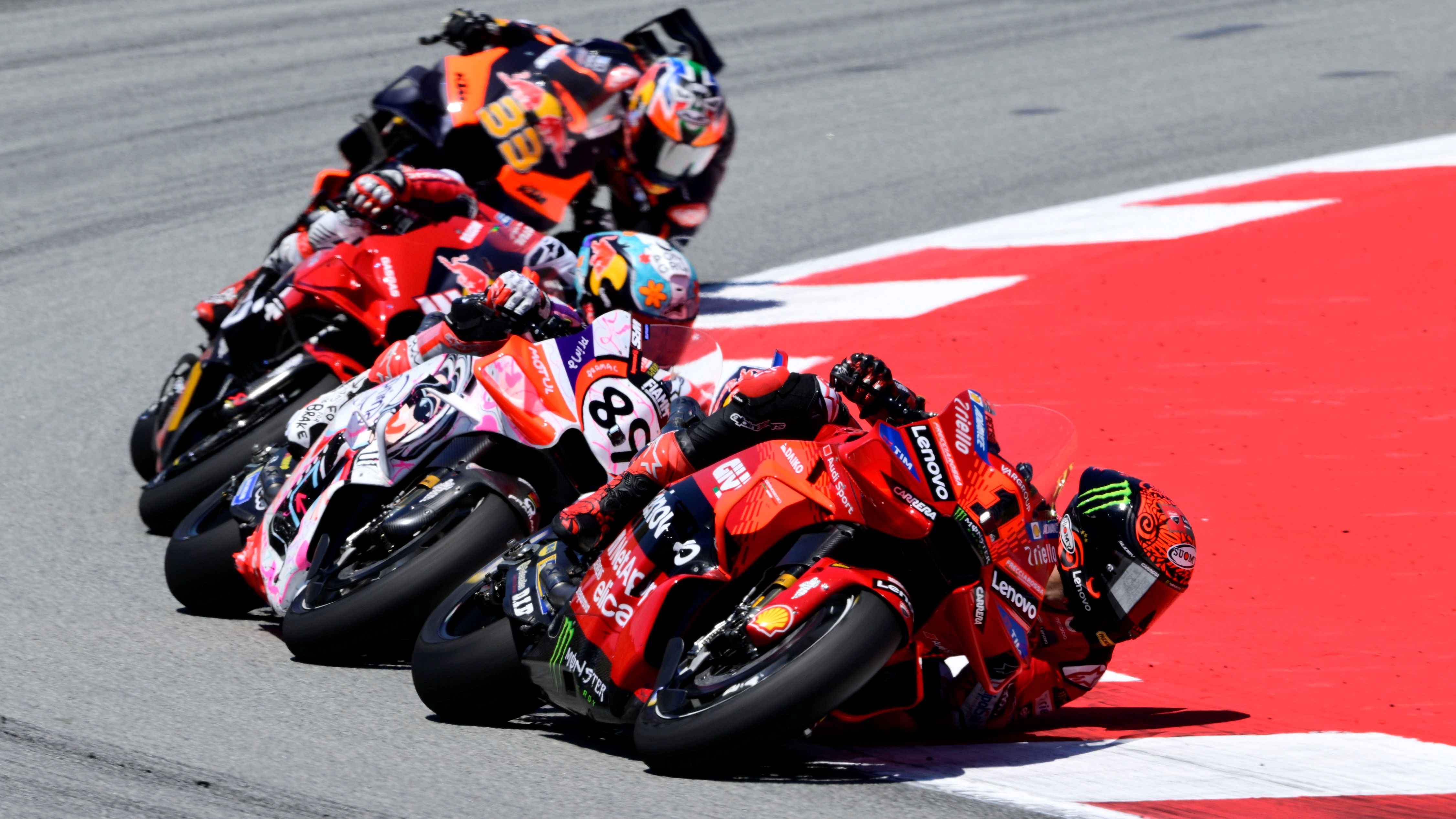Pecco Bagnaia lidera delante de Jorge Martín, Pedro Acosta y Brad Binder, MotoGP Catalunya 2024