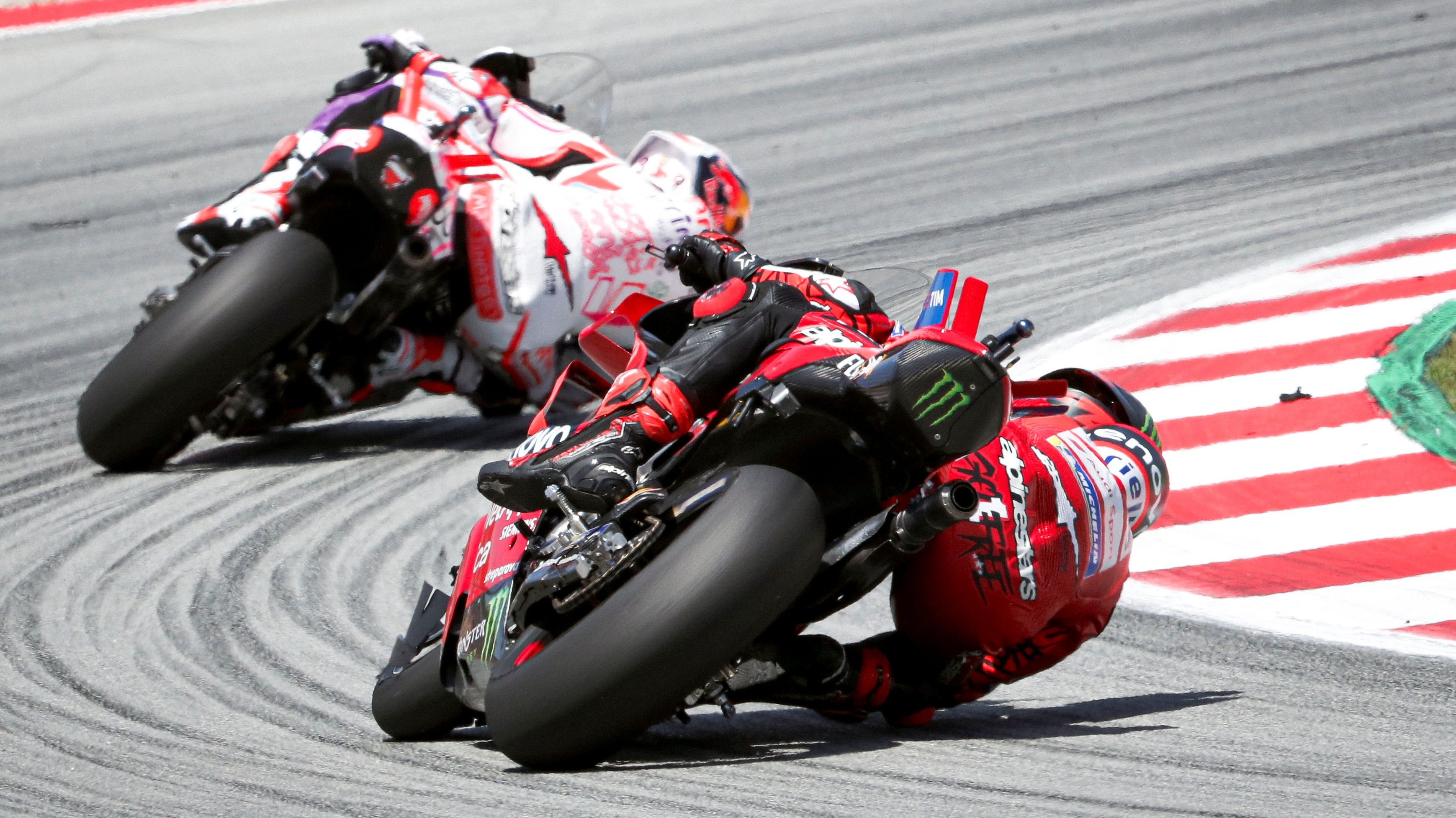Pecco Bagnaia persigue a Jorge Martín, MotoGP Catalunya 2024