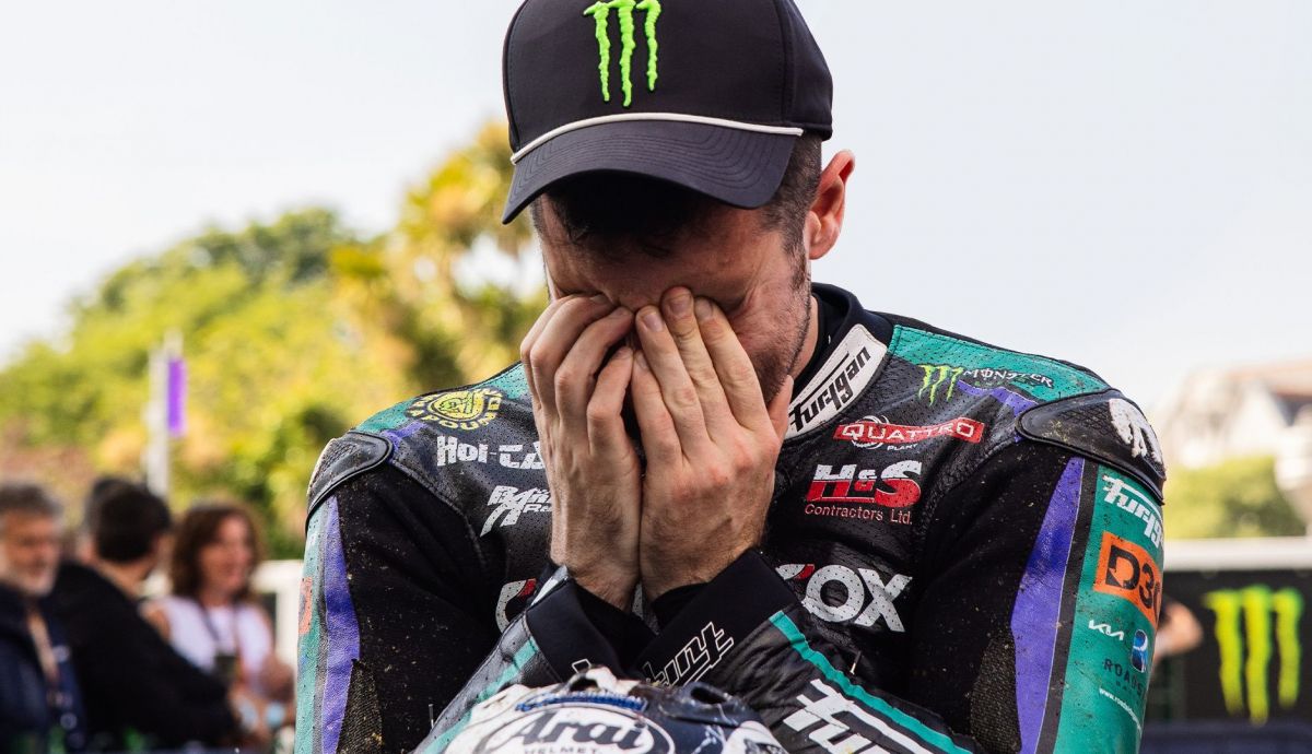 Michael Dunlop tras igualar el récord de su tío Joey