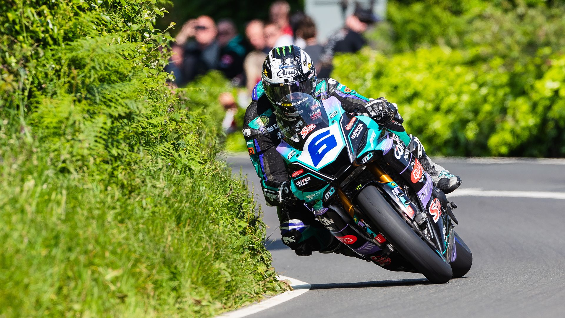 Michael Dunlop ha ganado en Supersport para igualar las 26 victorias de su tío Joey en el IOMTT