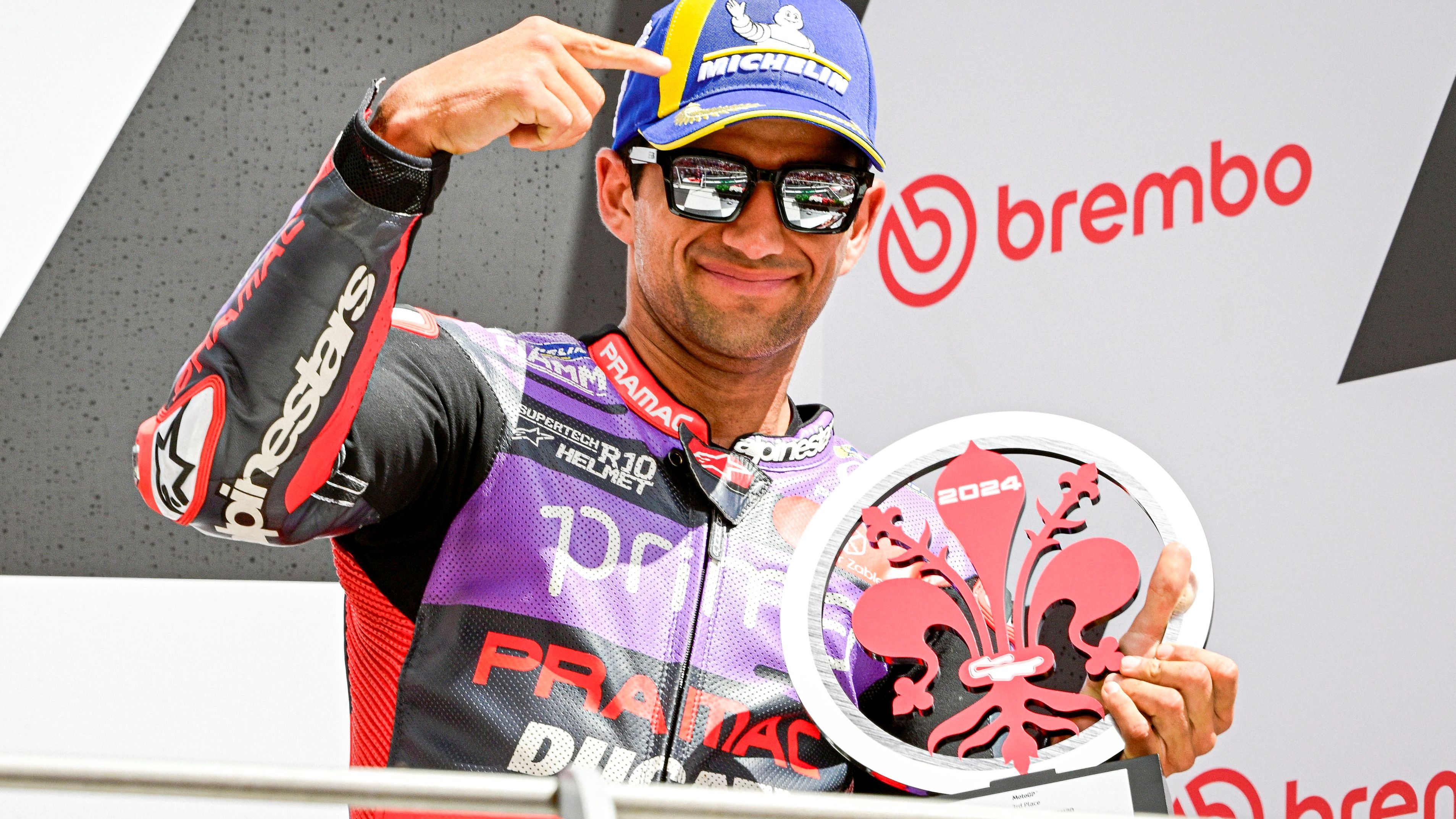 Jorge Martín celebra su podio en Mugello
