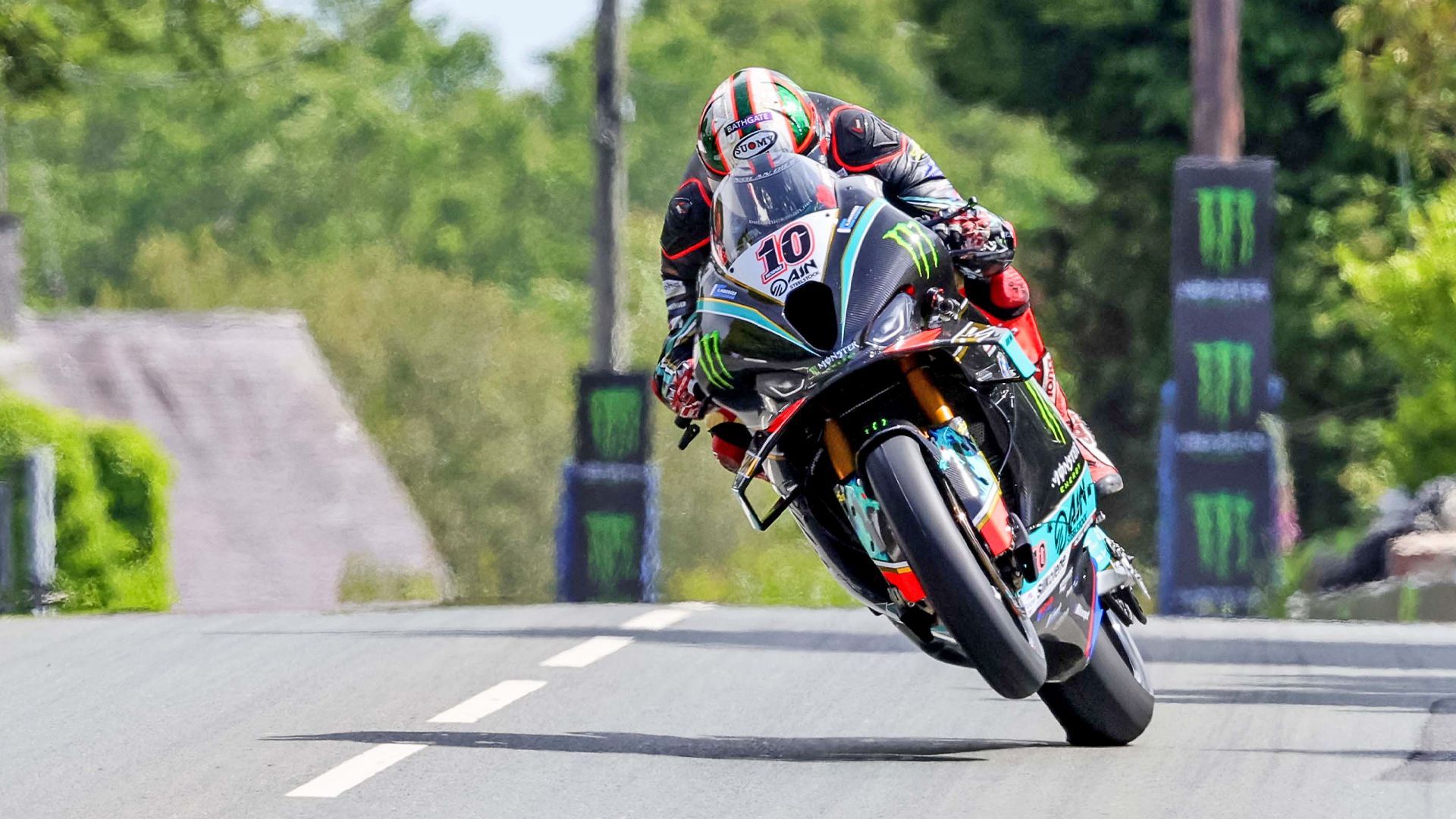 Peter Hickman se ha impuesto en la carrera de Superbike del IOMTT 2024