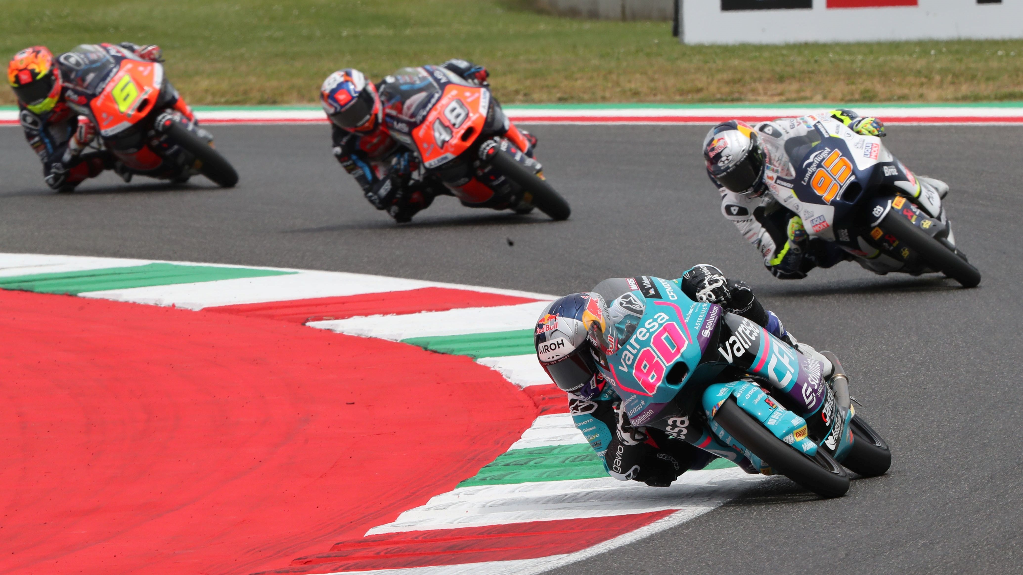 David Alonso delante de Collin Veijer, Iván Ortolá y Ryusei Yamanaka, Moto3 Italia 2024