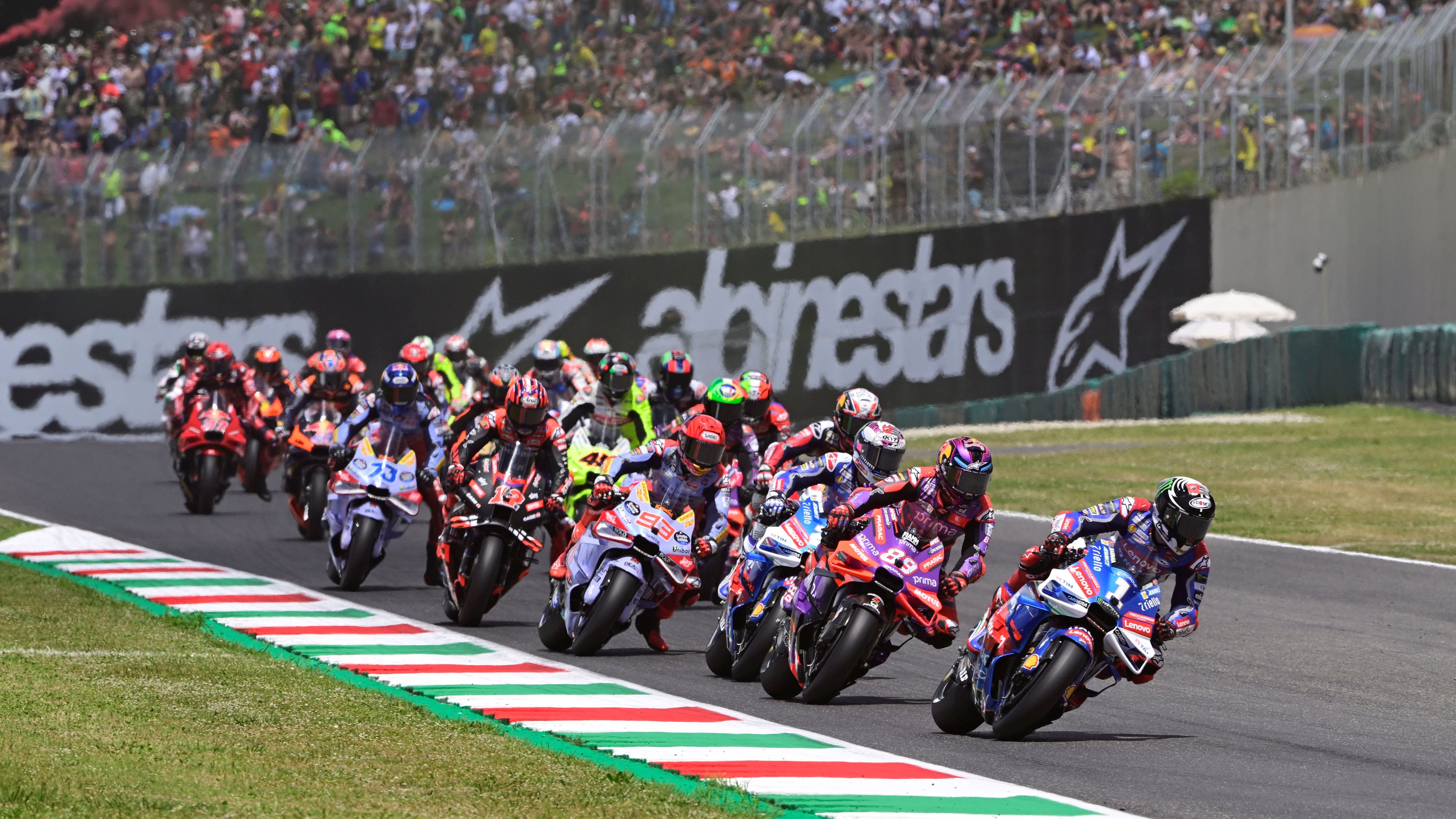 Pecco Bagnaia comanda en la primera vuelta ante Jorge Martín y Enea Bastianini, MotoGP Italia 2024