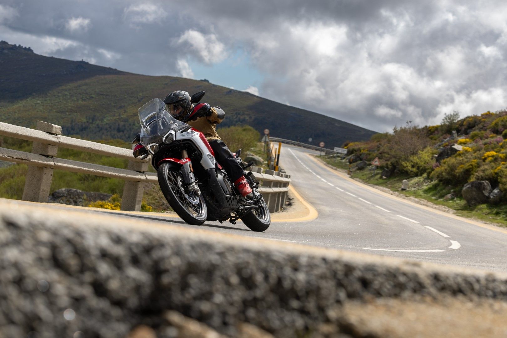 Fotos Gama Bridgestone Battlax Adventure 41
