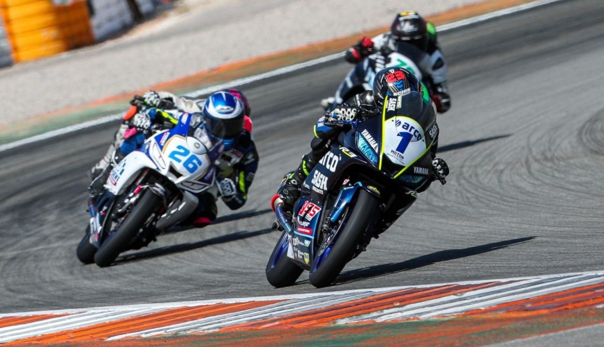 Gonzalo Sánchez y Daniel Ocete en la carrera de Supersport 300 Gonzalo Sánchez y Daniel Ocete en la carrera de Supersport 300