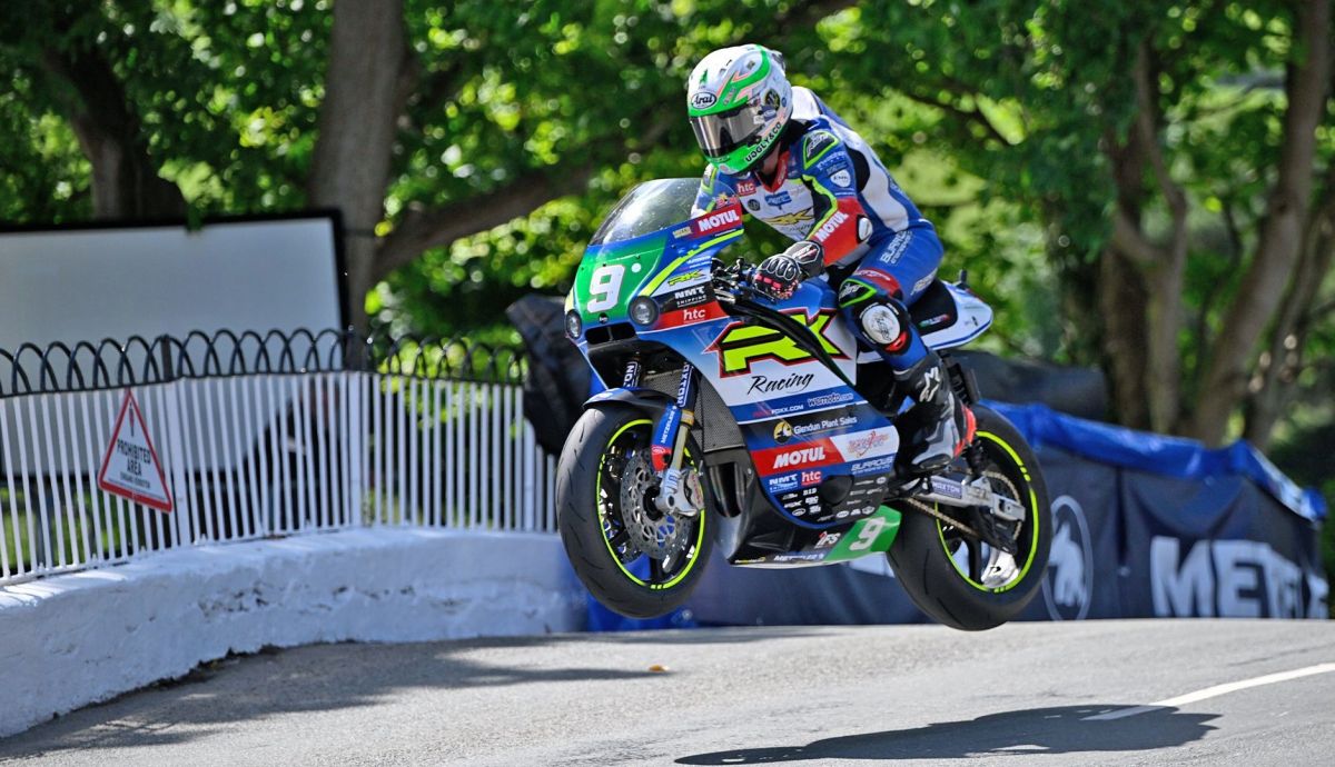Dominic Herbertson ha logrado su primer podio en el TT acabando tercero en Supertwin