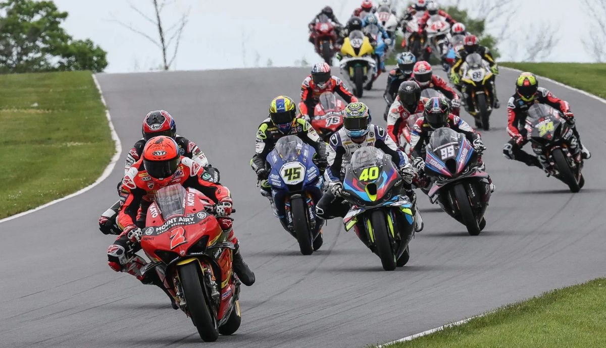 Josh Herrin lideró la segunda carrera de principio a fin Josh Herrin lideró la segunda carrera de principio a fin