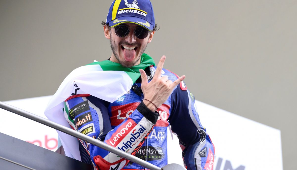 Pecco Bagnaia celebra su victoria en la carrera de Mugello