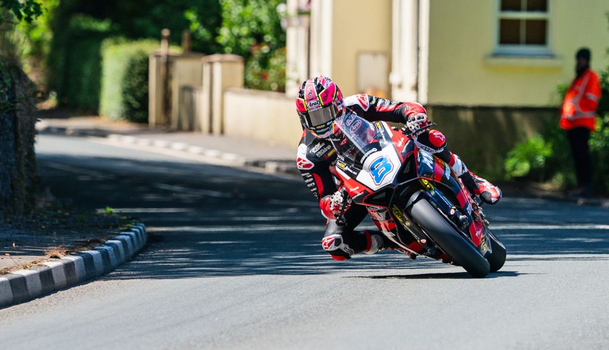 Davey Todd sumó un nuevo podio al ser tercero en Supersport