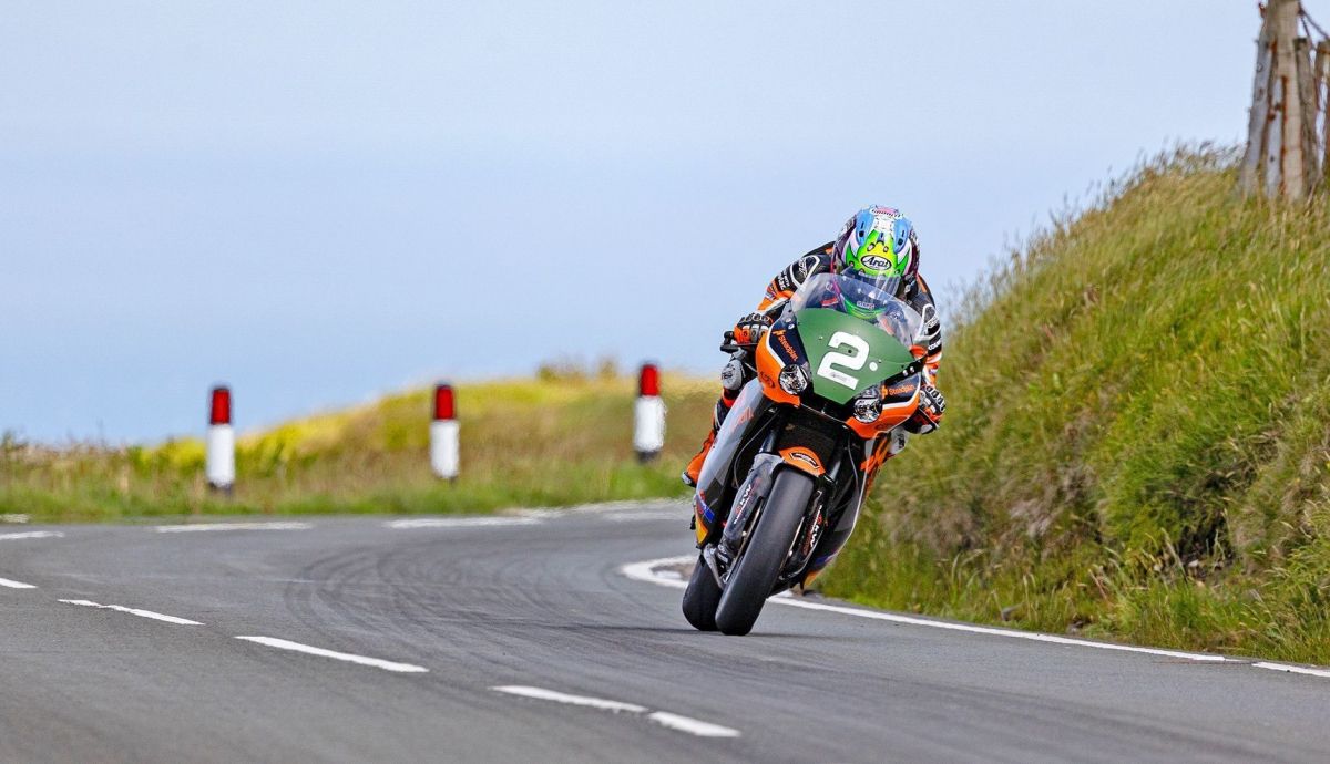 Jamie Coward se quedó a las puertas del podio en la primera de Supertwin Jamie Coward se quedó a las puertas del podio en la primera de Supertwin