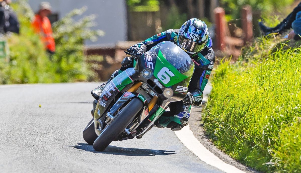 Michael Dunlop logró en Supertwin su cuarta victoria de 2024 y la 29ª en total en el TT Michael Dunlop logró en Supertwin su cuarta victoria de 2024 y la 29ª en total en el TT