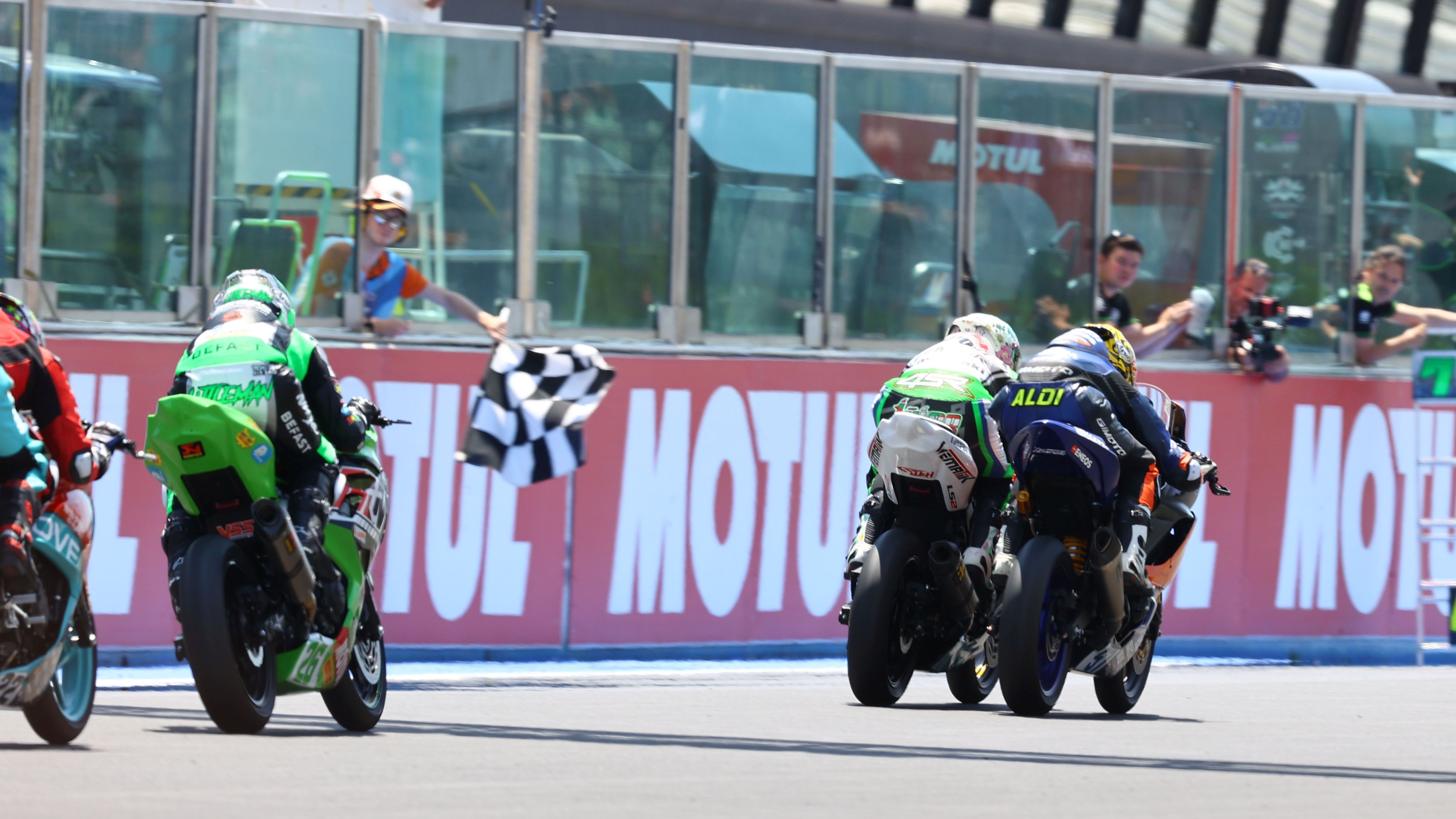 Íñigo Iglesias bate a Aldi Satya Mahendra por 7 milésimas en Misano