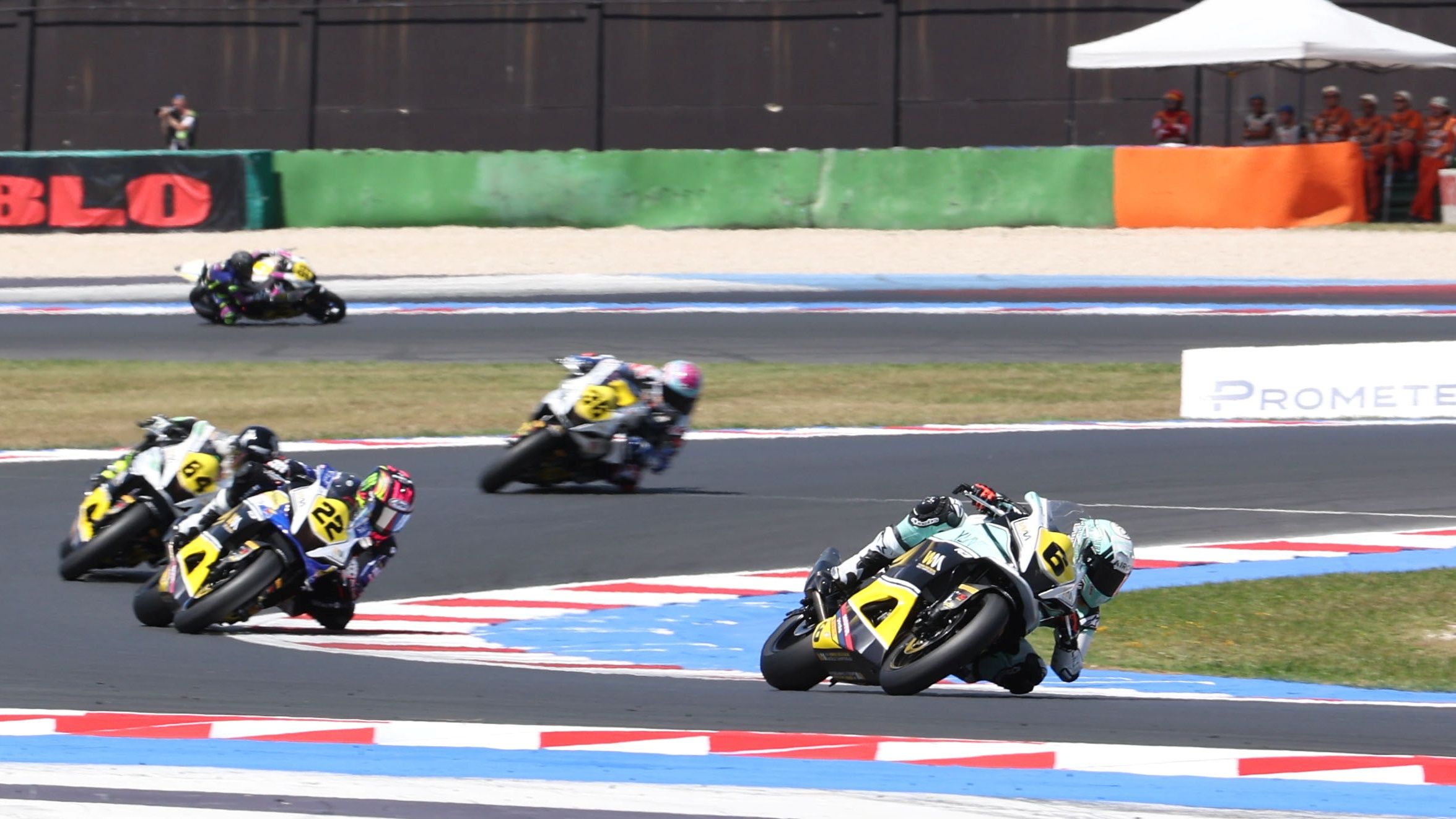 María Herrera delante de Ana Carrasco, Sara Sánchez y Beatriz Neila en Misano