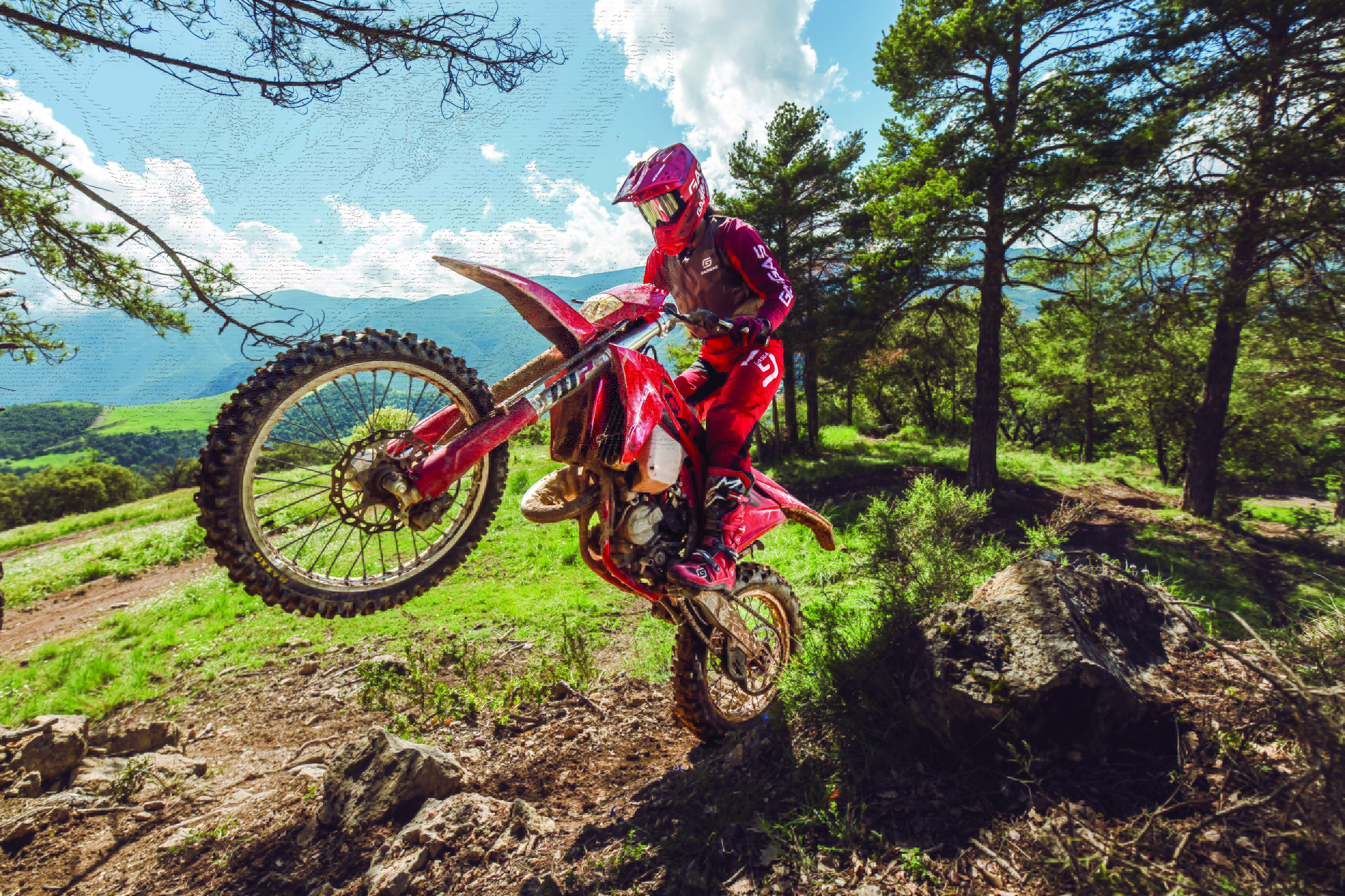 GASGAS EC 2025. Crece la gama de enduro con la llegada de la EC 125.