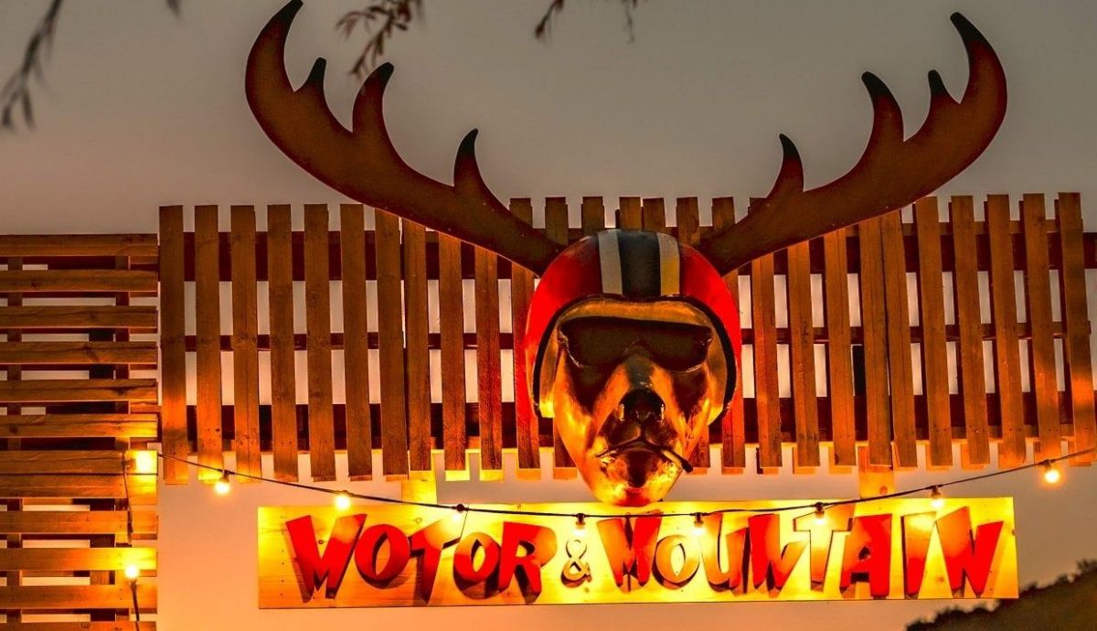 Puerta de acceso al Motor & Mountain