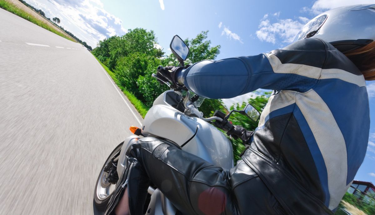 Puedo conducir mi moto estando de baja médica