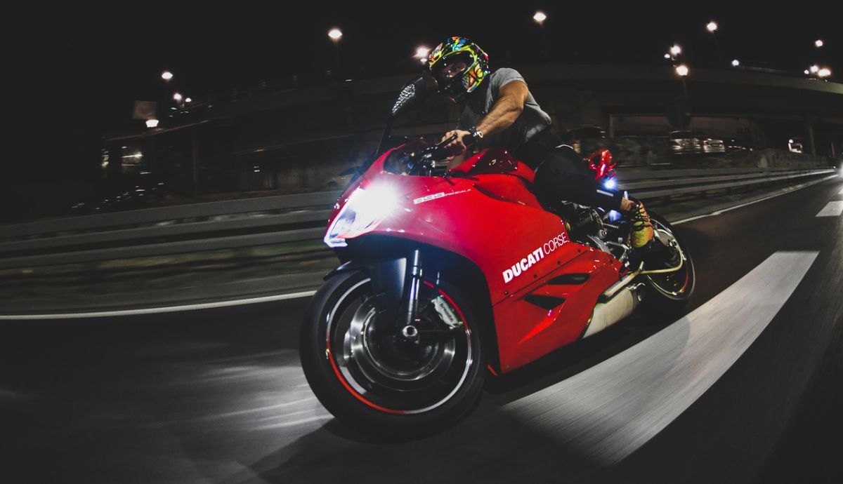 Carreras ilegales de moto