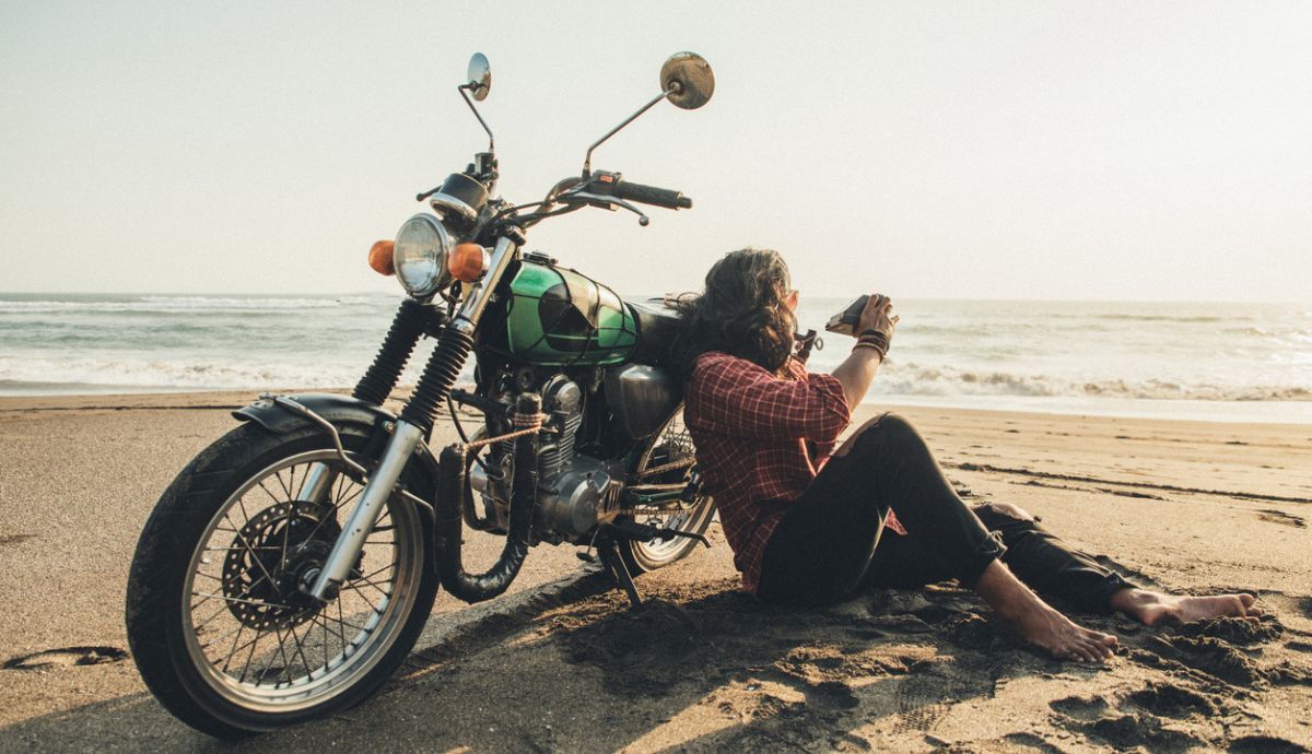 Moto en la playa