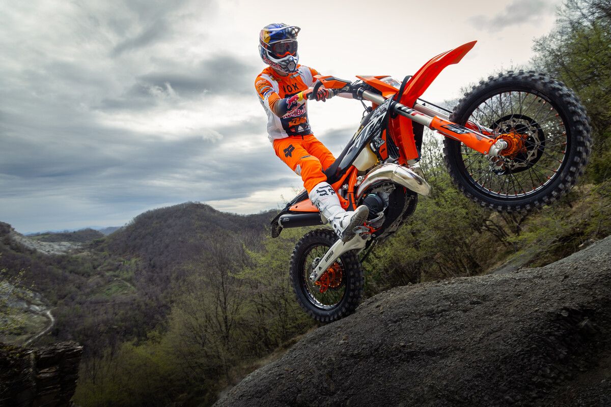 KTM 300 EXC HARDENDURO 2025. La versión más extrema