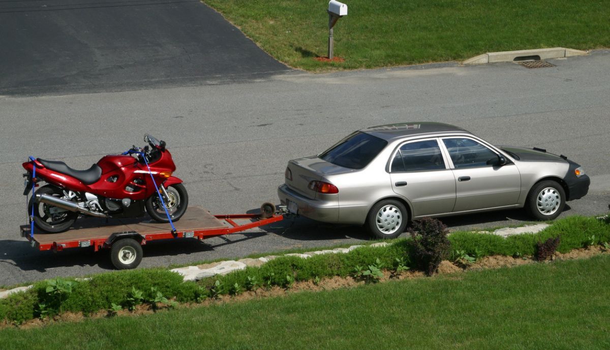 Remolcar tu moto con un coche