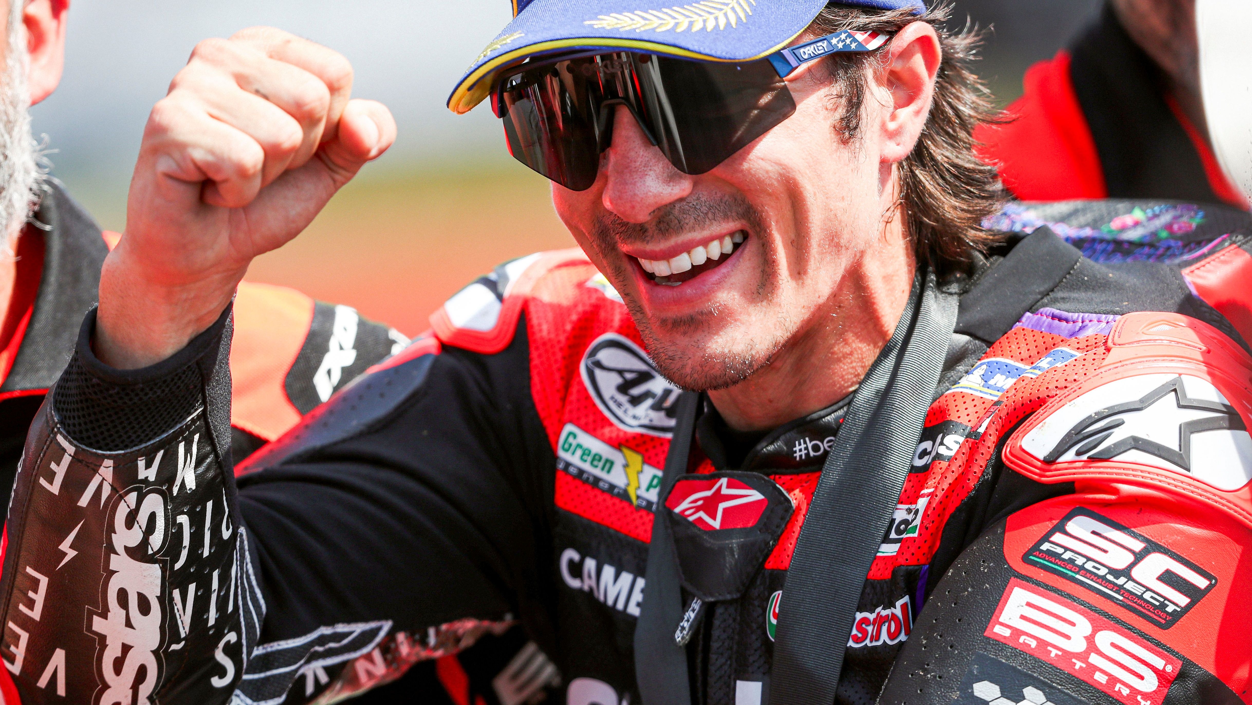 Maverick Viñales festeja su podio en el Sprint de Assen