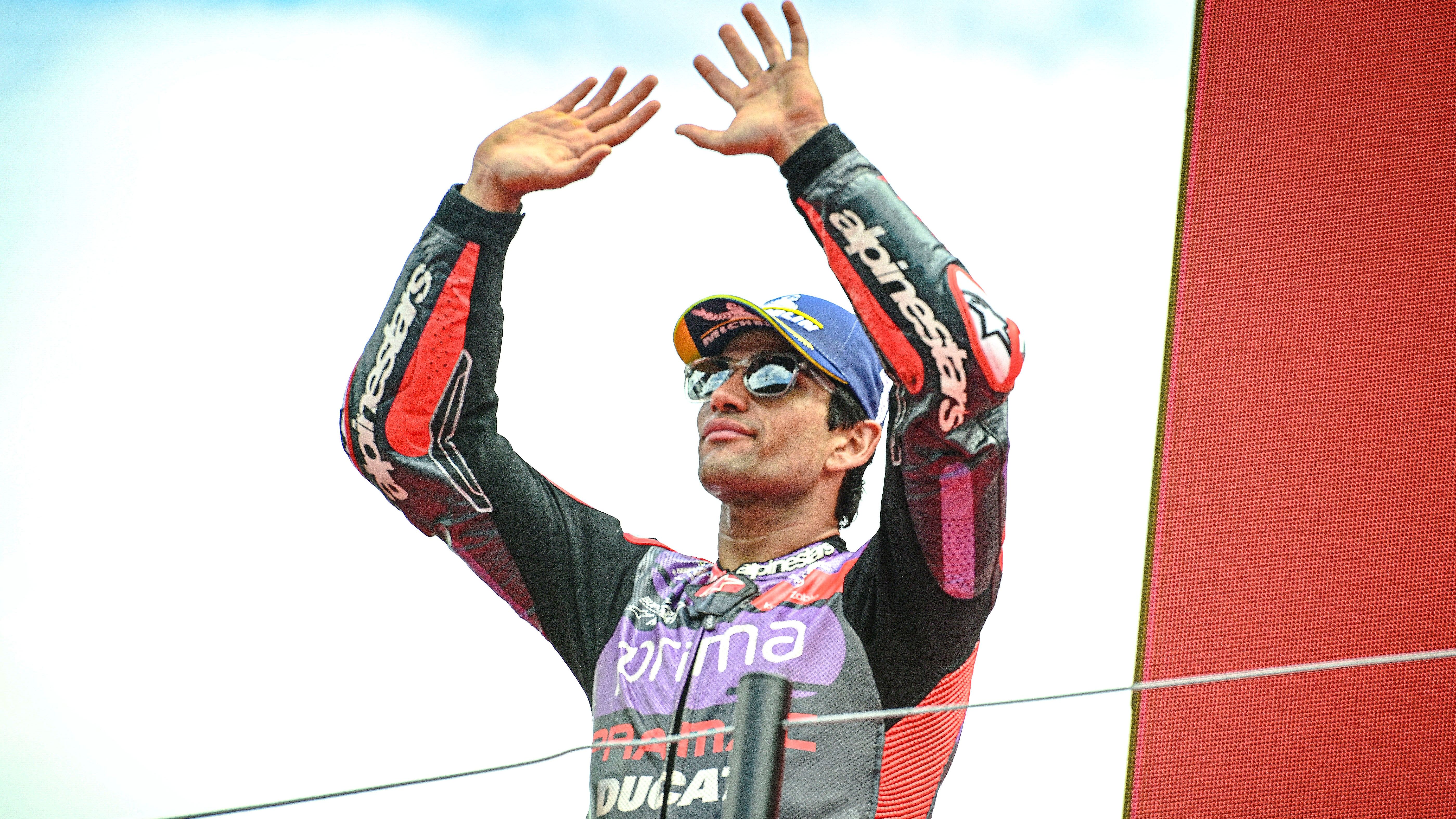 Jorge Martín festeja su segundo puesto en la carrera de Assen