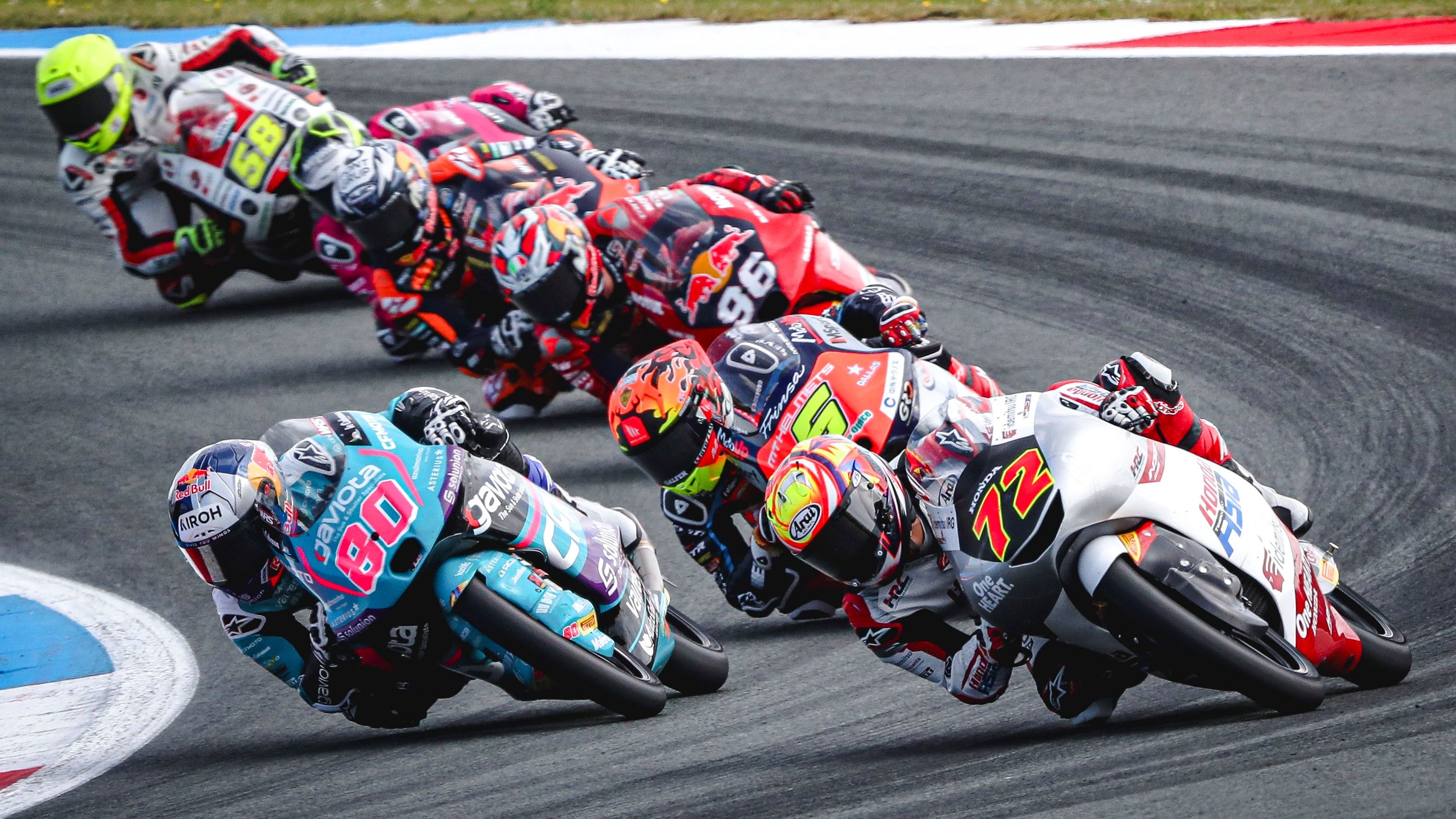 David Alonso se cuela a Taiyo Furusato en presencia de Ryusei Yamanaka y Dani Holgado, Moto3 Assen 2024