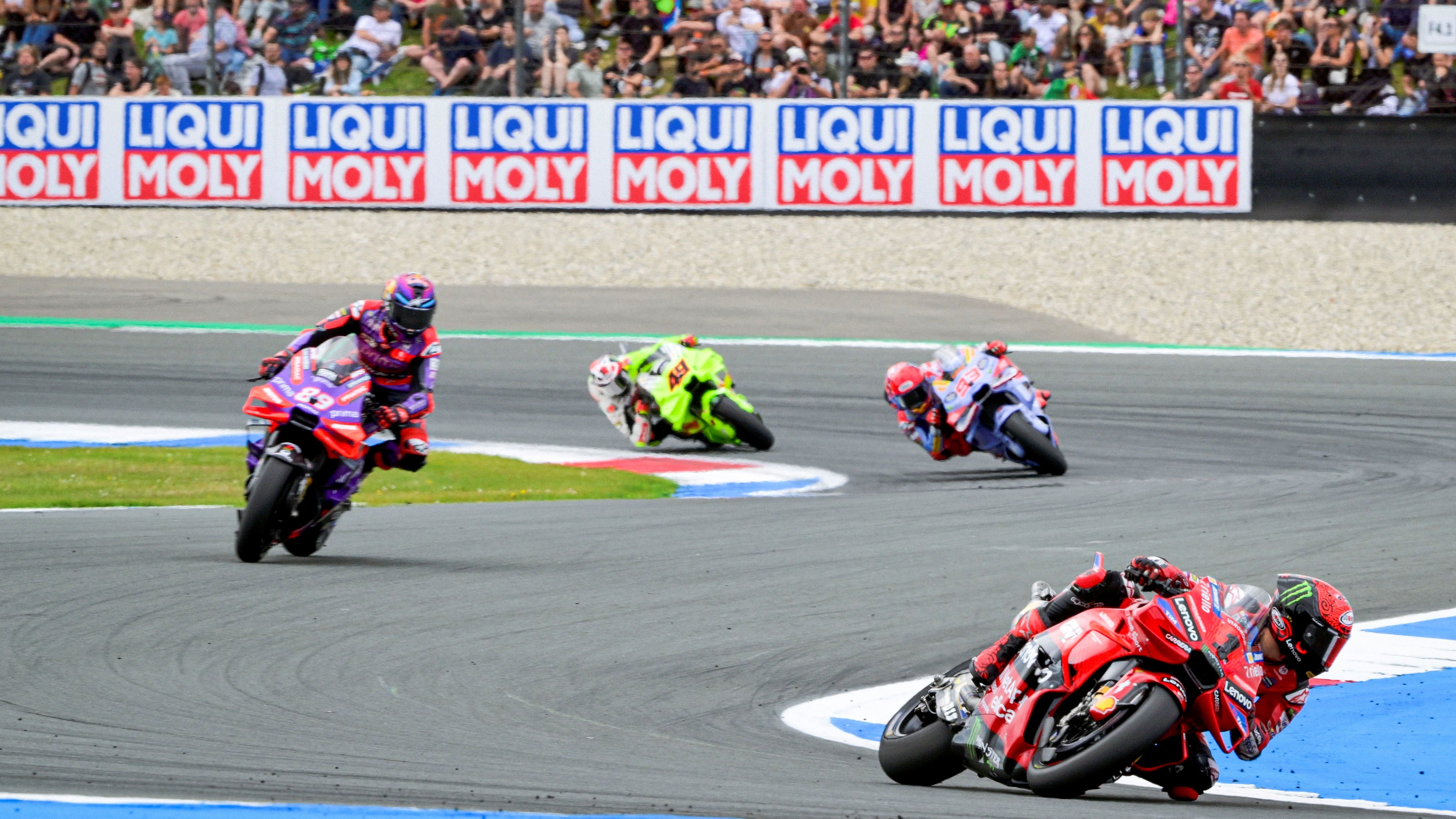 Pecco Bagnaia se va de Jorge Martín, Marc Márquez y Fabio Di Giannantonio, MotoGP Assen 2024