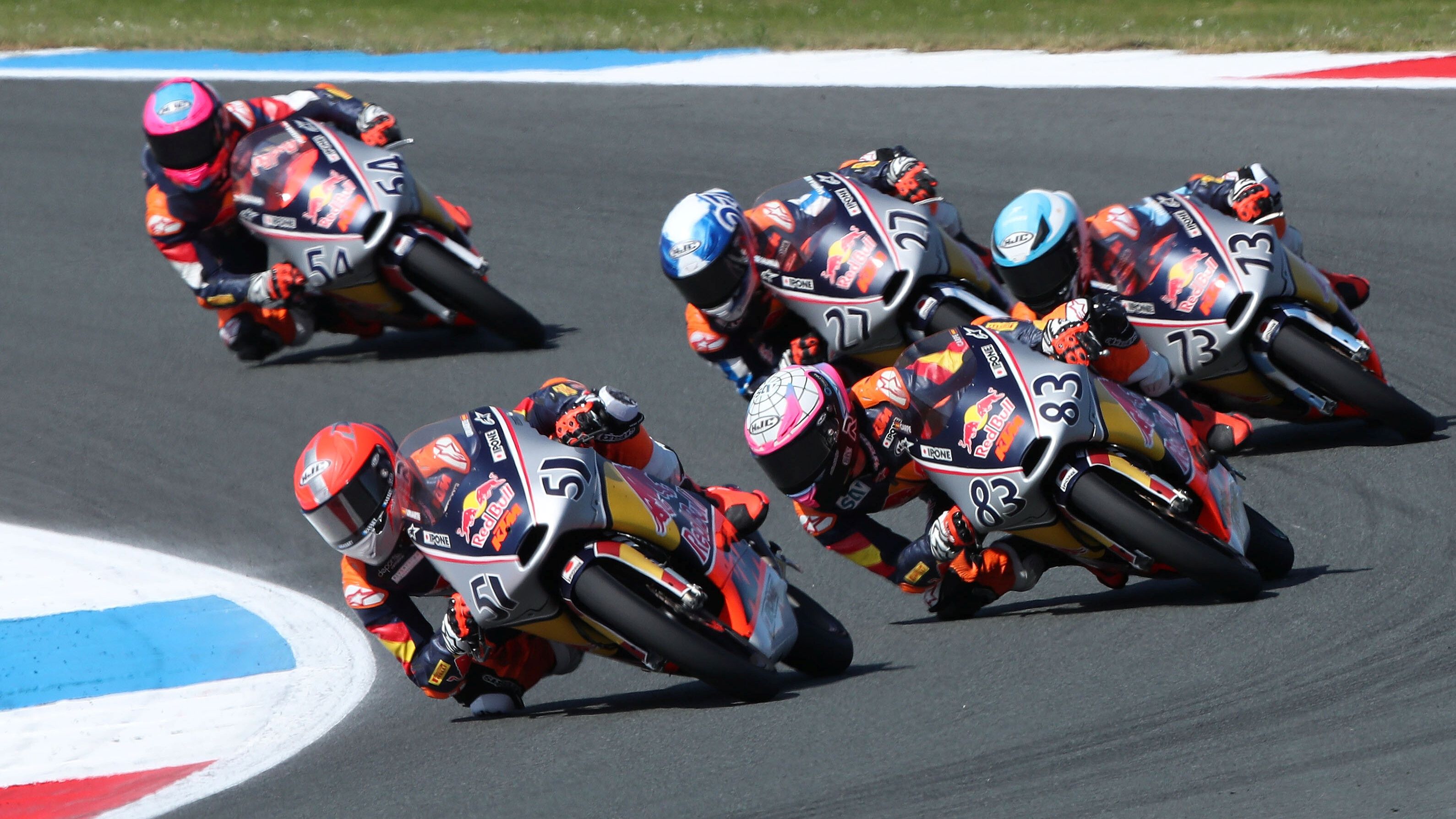 Brian Uriarte lidera la MotoGP Rookies Cup delante de Álvaro Carpe tras Assen