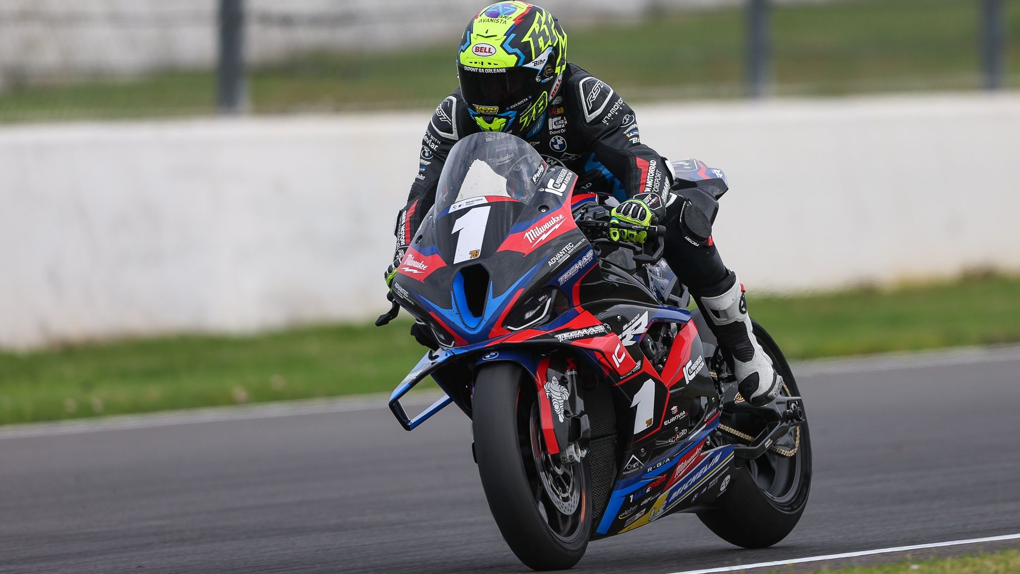 Kenny Foray sigue al mando del FSBK 2024 tras perder y recuperar el liderato en Magny Cours