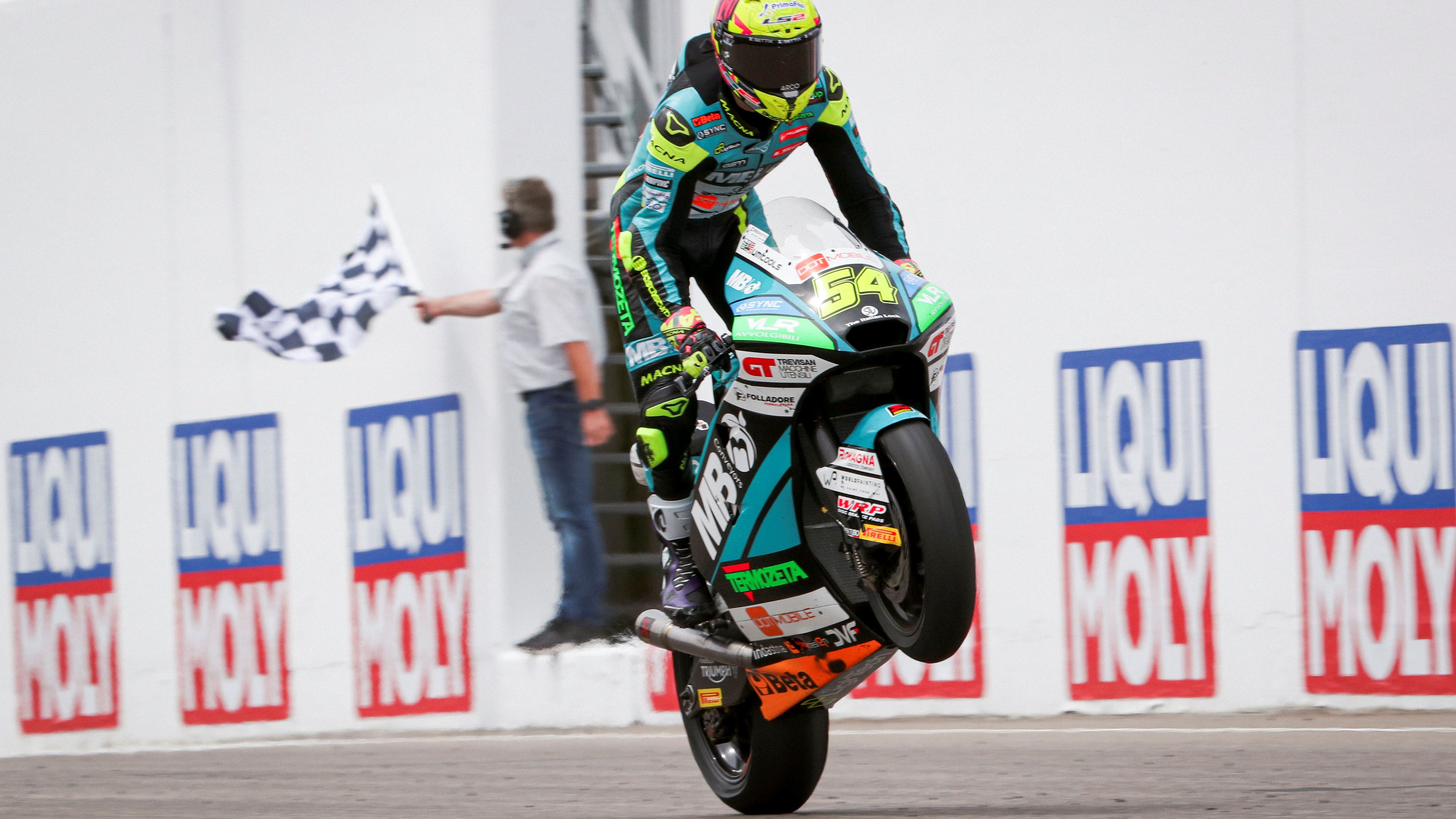 Fermín Aldeguer entra en meta victorioso en Sachsenring