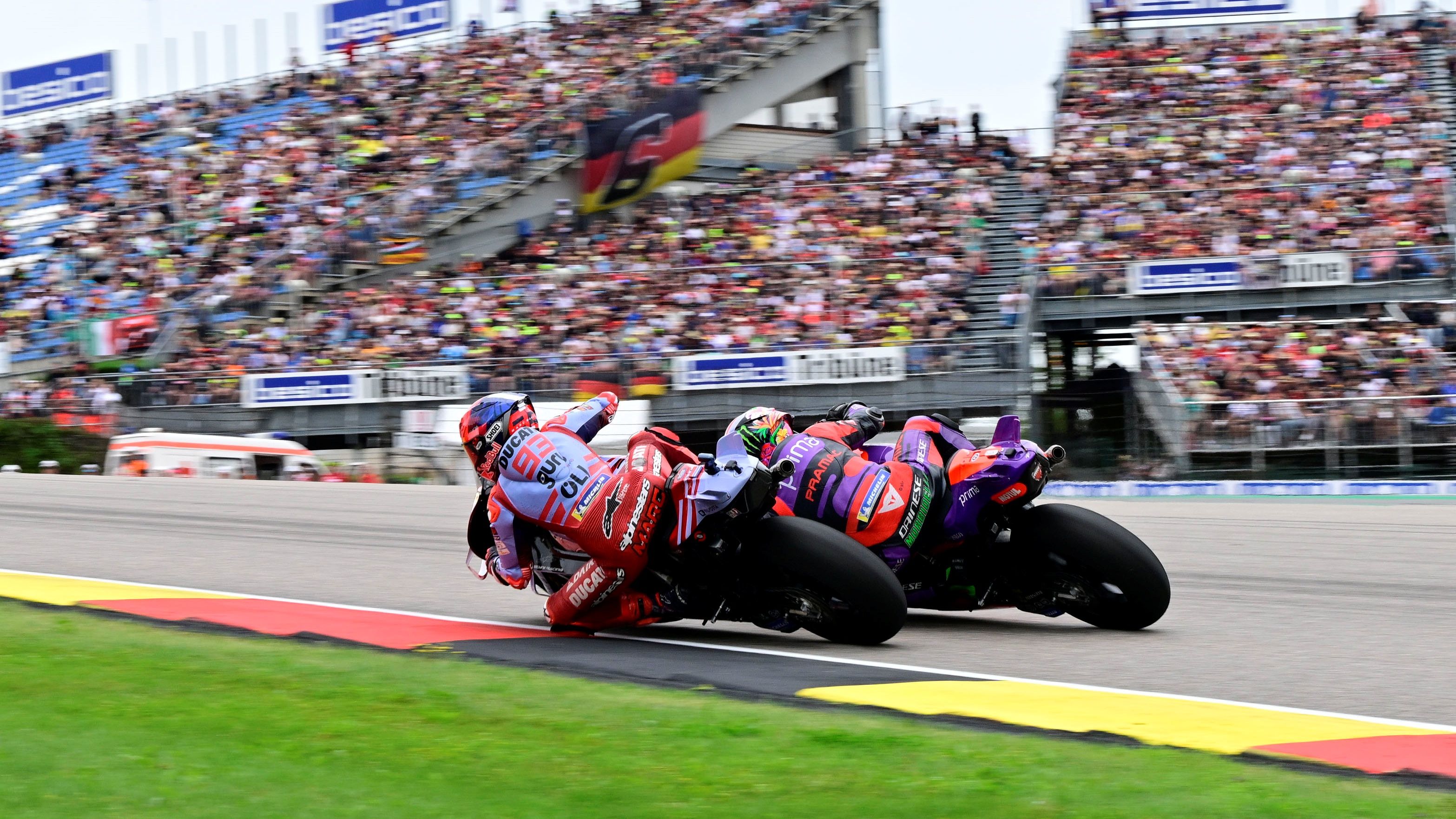 Marc Márquez supera a Franco Morbidelli, MotoGP Sachsenring 2024