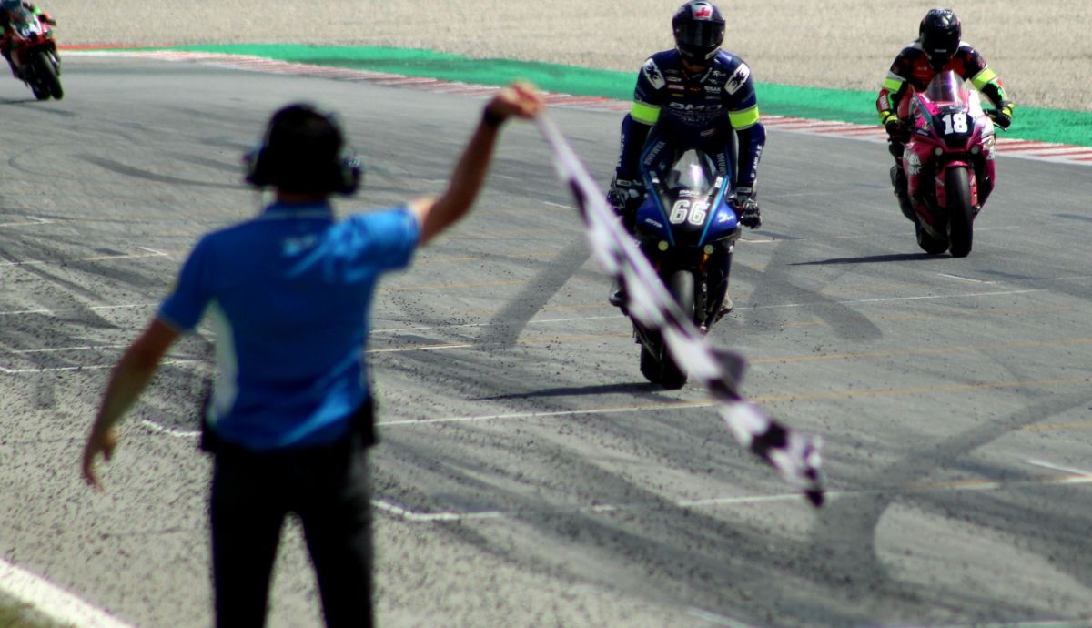 el-bmd-performance-pasa-bajo-la-bandera-a-cuadros_7_1200x690.jpeg