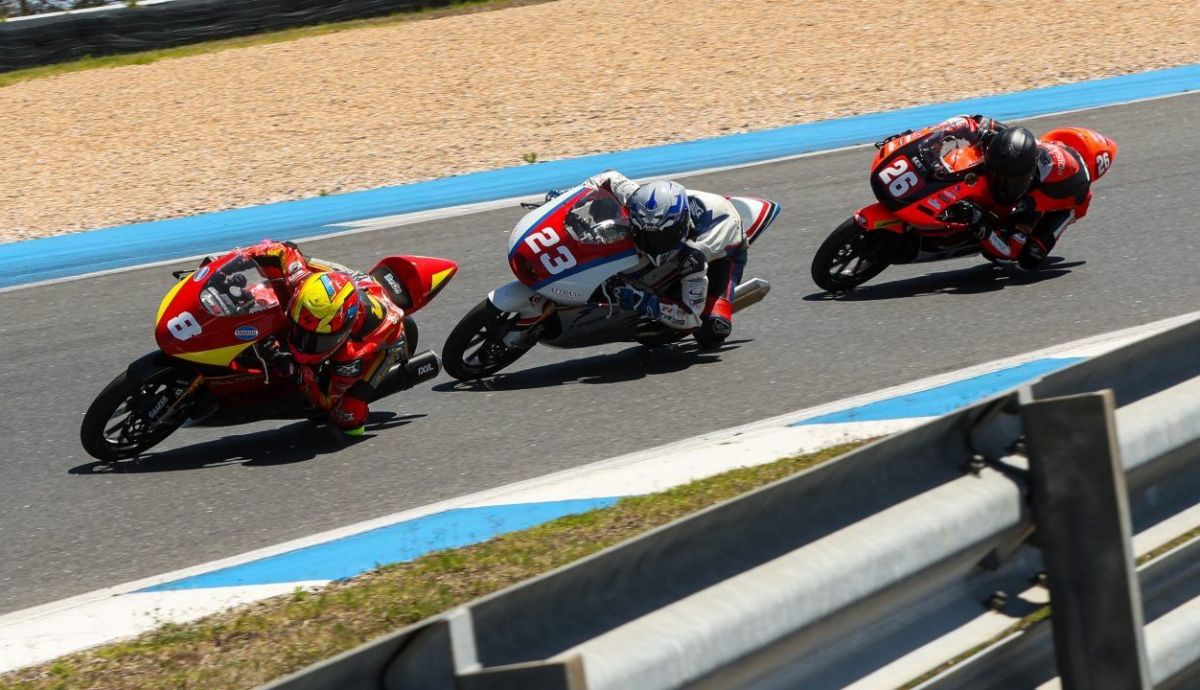 Nikola Miroslavov, Travis Berg y Alberto Enríquez en PreMoto3
