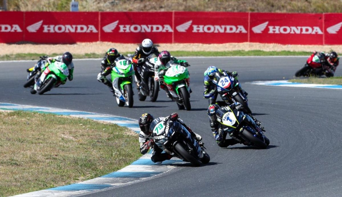 Tomás Alonso y Gonzalo Sánchez se han repartido las victorias en Supersport 300