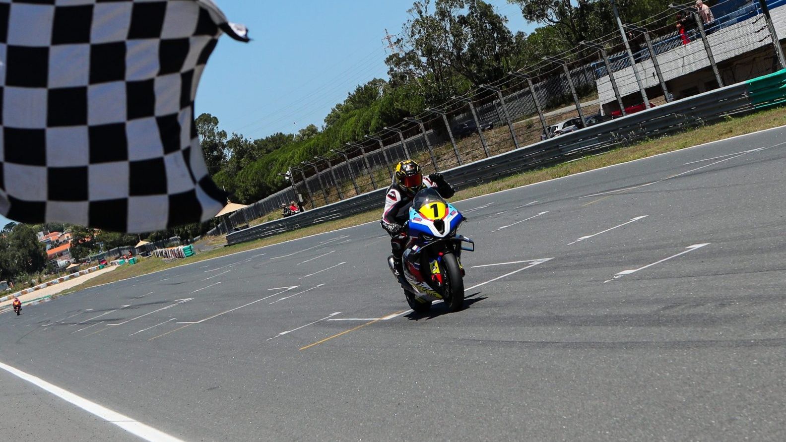 Ivo Lopes no ha tenido rival en Estoril y se acerca al liderato del ESBK 2024