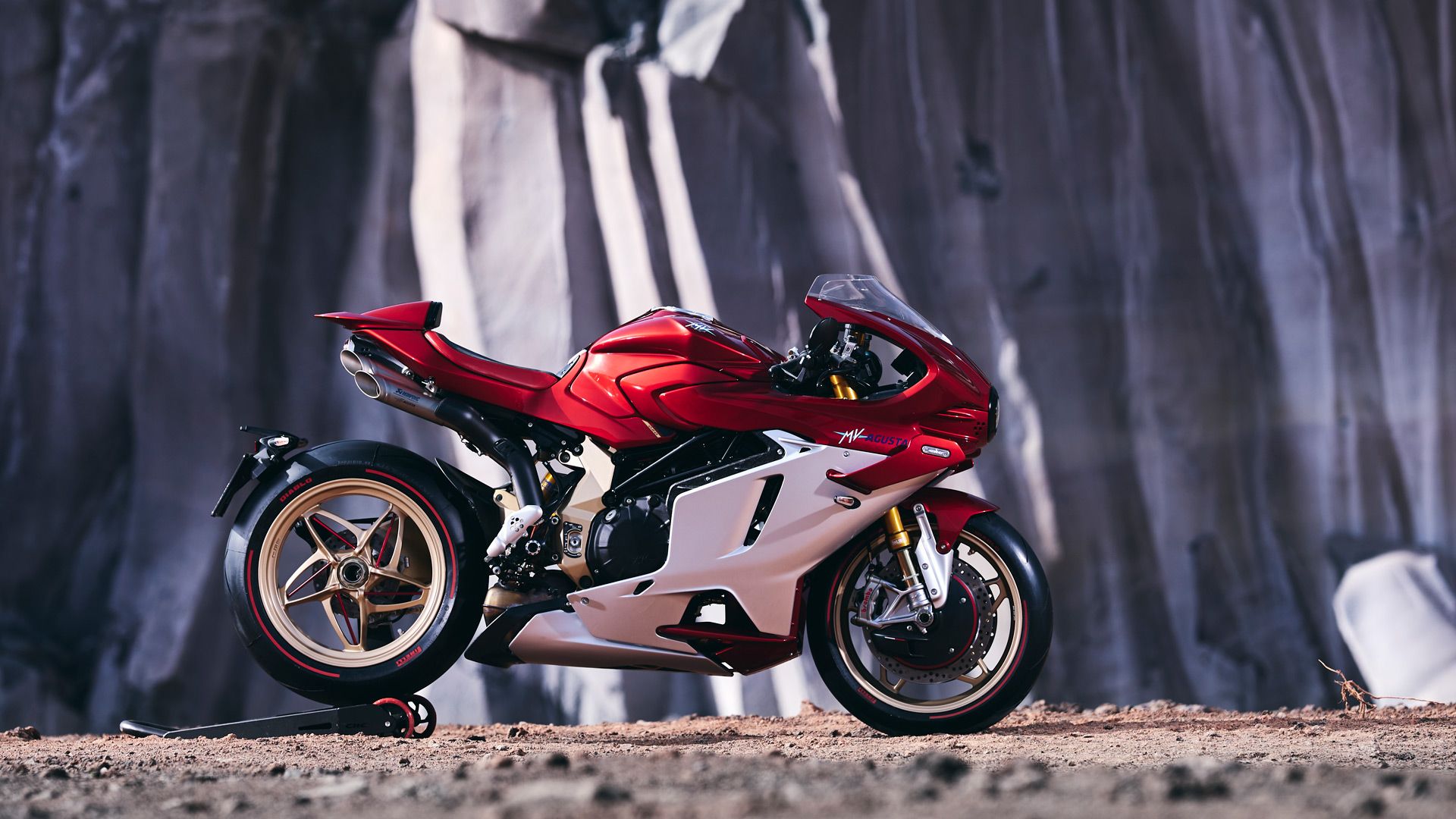 MV Agusta Superveloce Serie Oro 2024 Estatica (2)