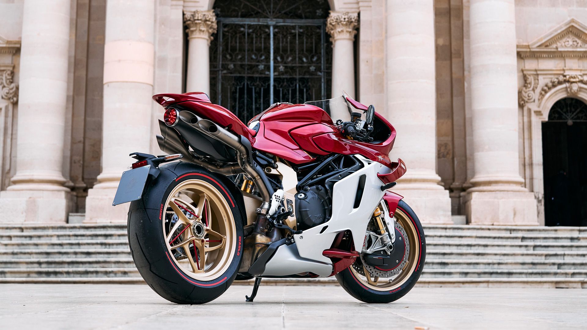 MV Agusta Superveloce Serie Oro 2024 Estatica (3)