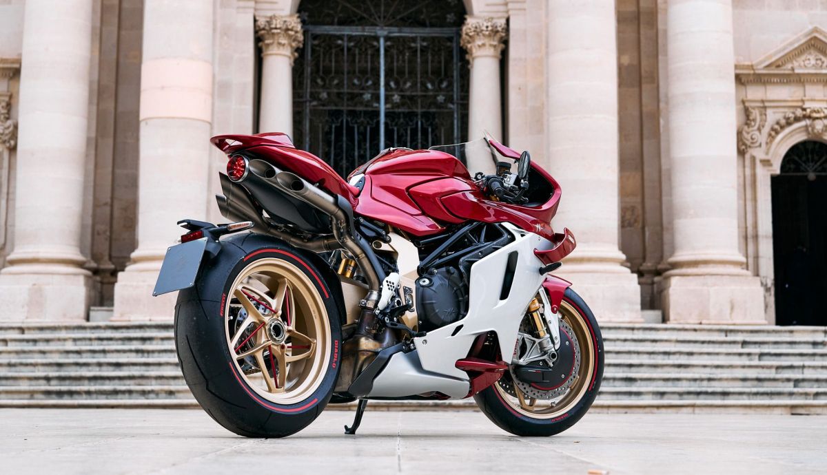 mv-agusta-superveloce-serie-oro-2024-estatica-3_7_1200x690.jpeg