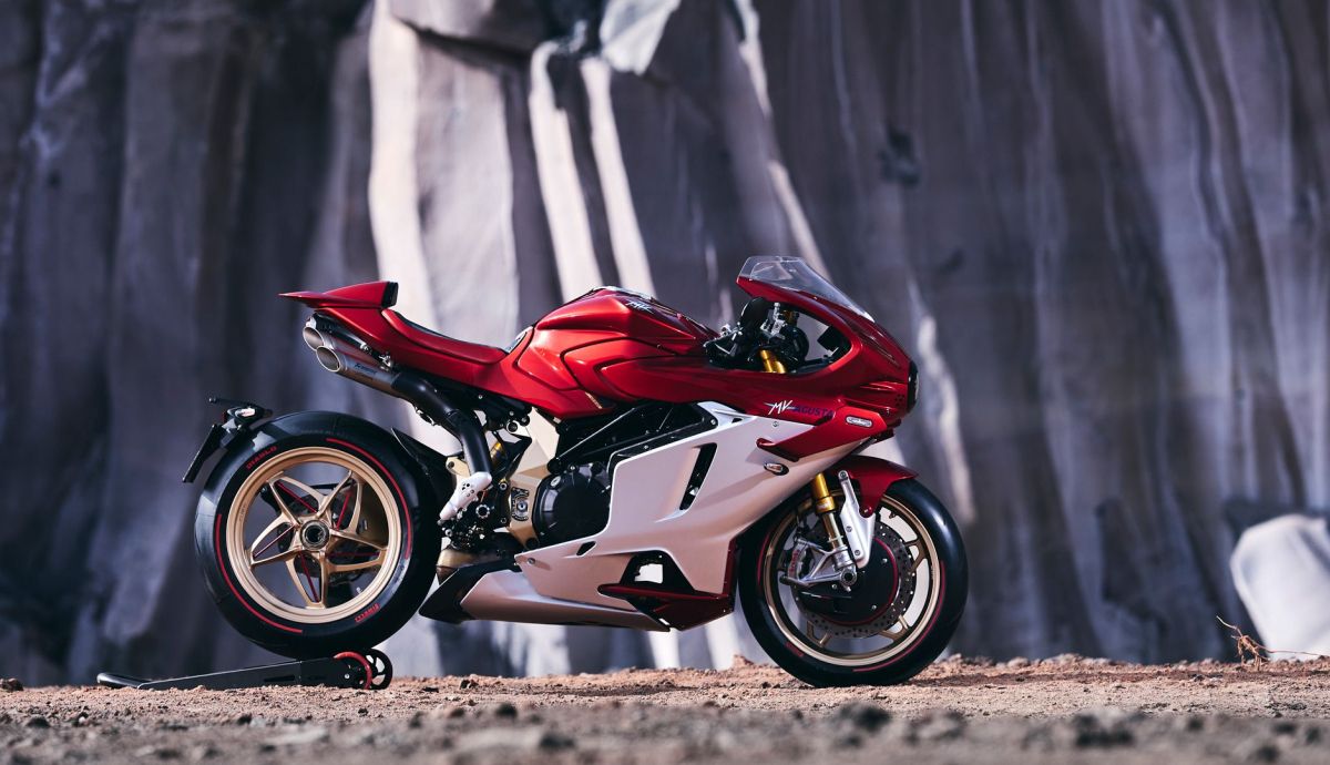 mv-agusta-superveloce-serie-oro-2024-estatica-2_7_1200x690.jpeg