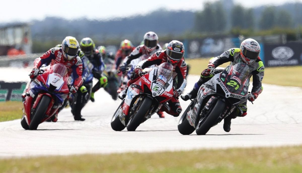Christian Iddon, Glenn Irwin y Tommy Bridewell coparon el podio y también el top 3 de la general Christian Iddon, Glenn Irwin y Tommy Bridewell coparon el podio y también el top 3 de la general